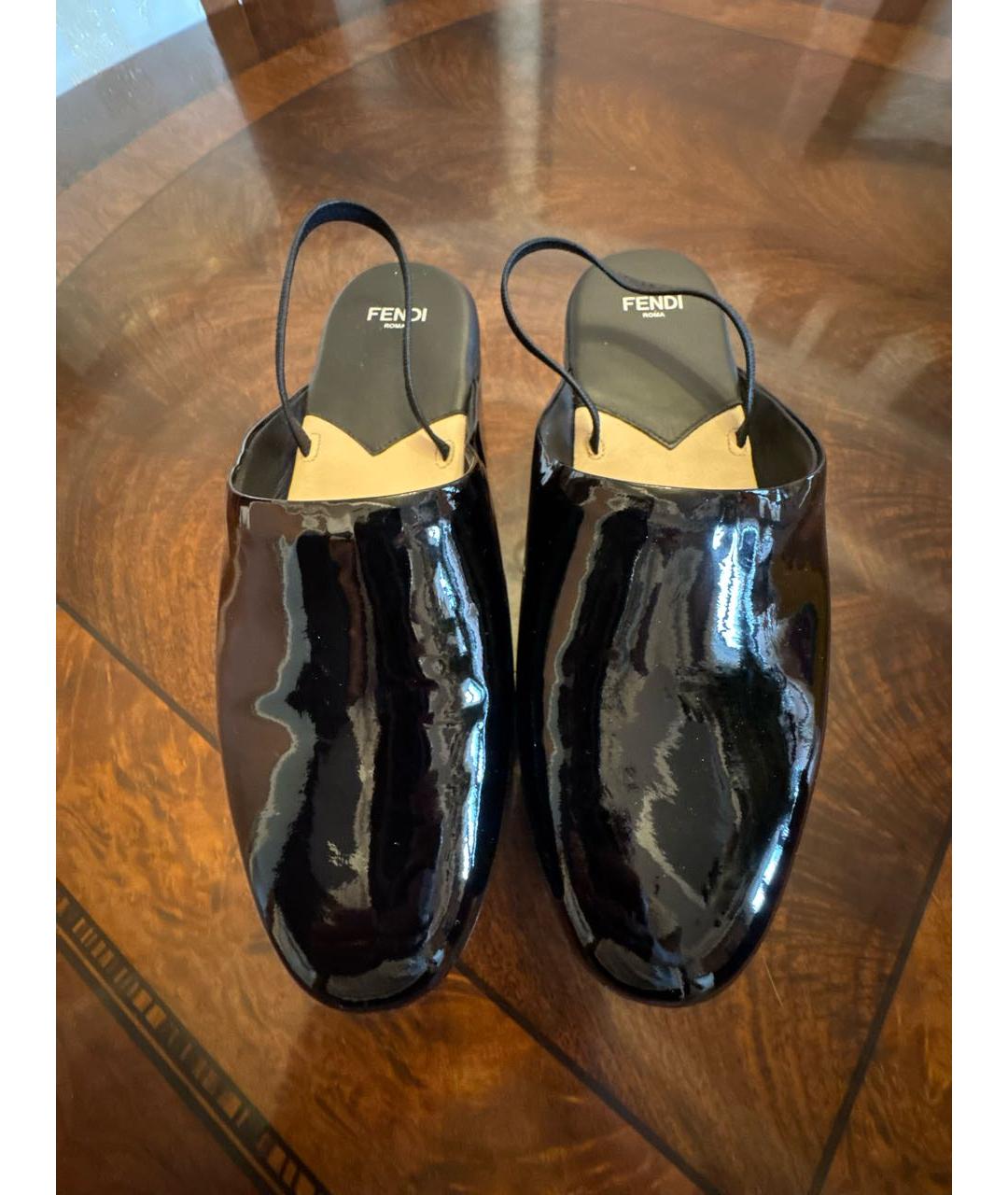 FENDI Черные босоножки из лакированной кожи, фото 2