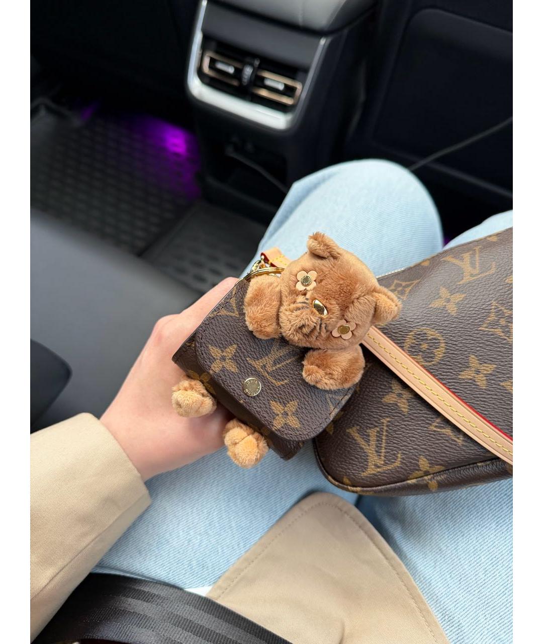LOUIS VUITTON Коричневый брелок, фото 5