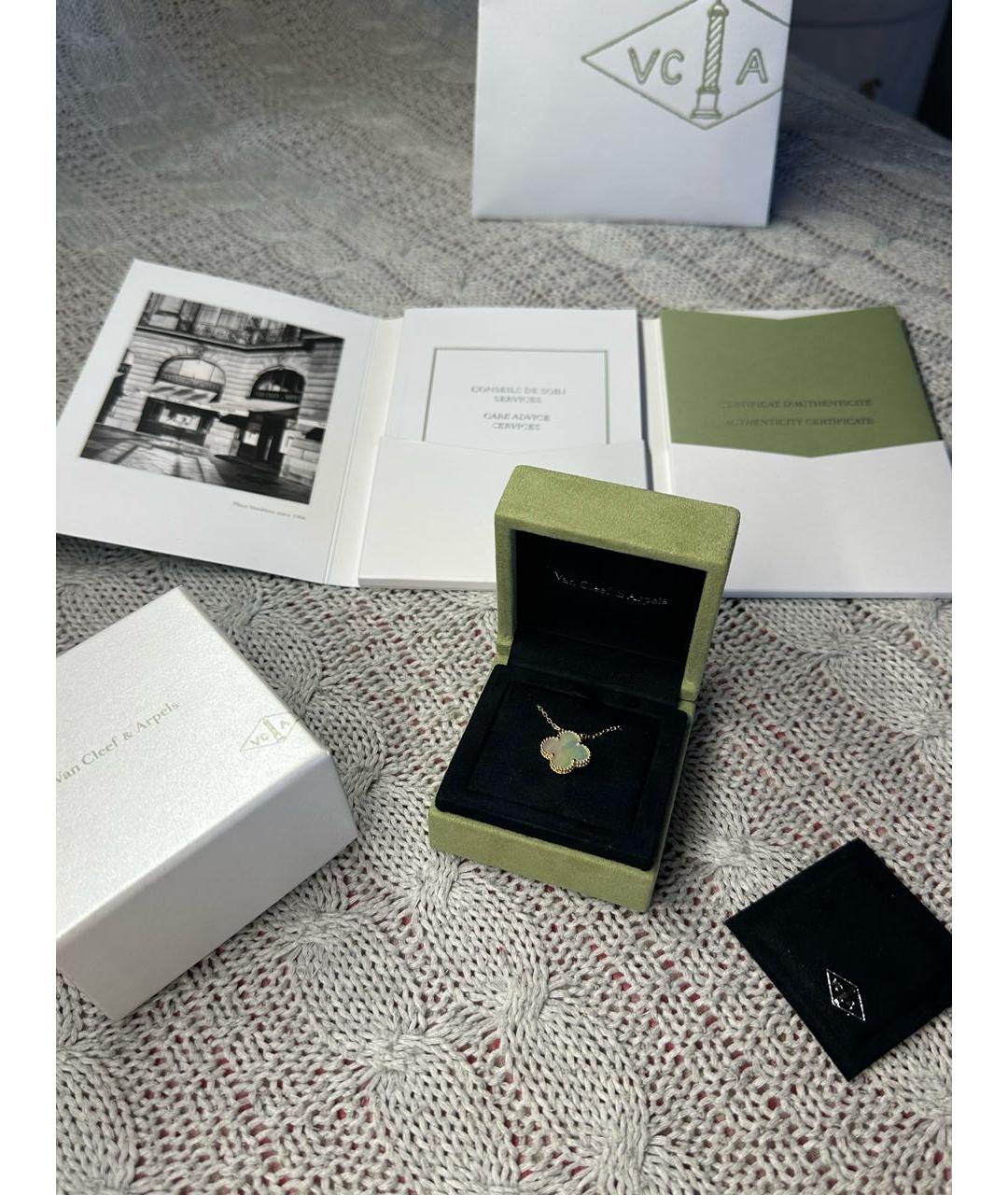 VAN CLEEF & ARPELS Белая подвеска из желтого золота, фото 3