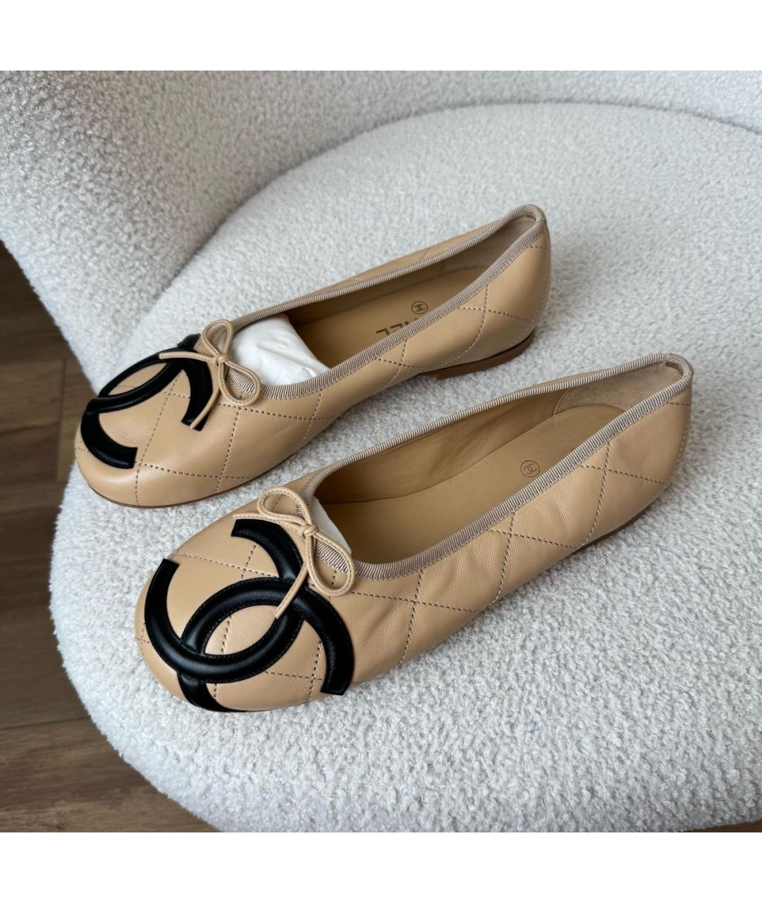 CHANEL Бежевые кожаные балетки, фото 2