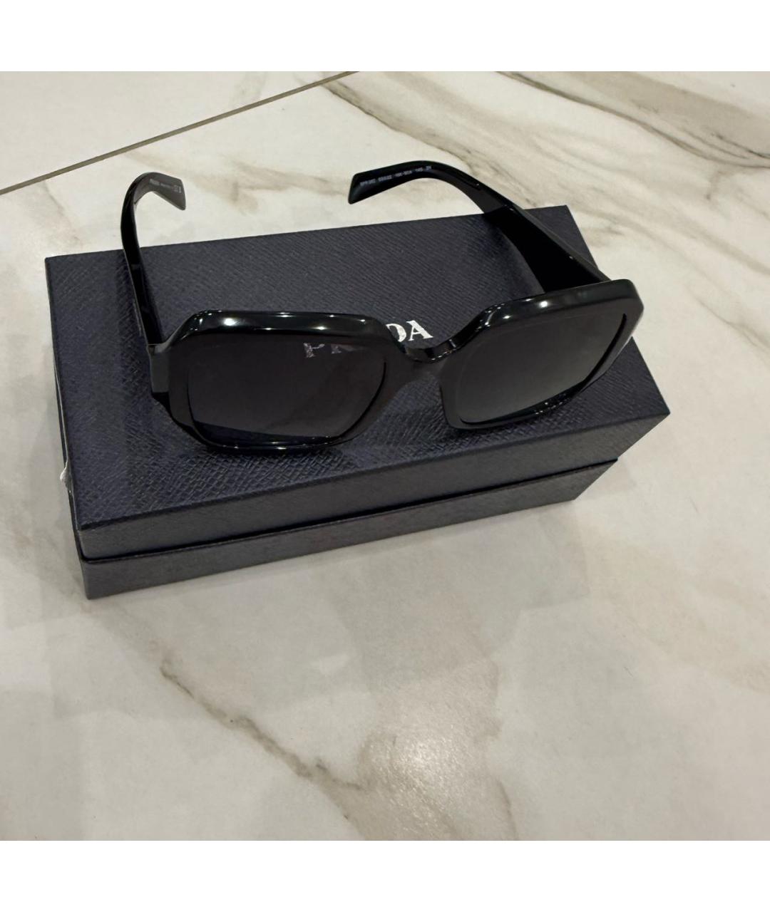 PRADA Черные пластиковые солнцезащитные очки, фото 2