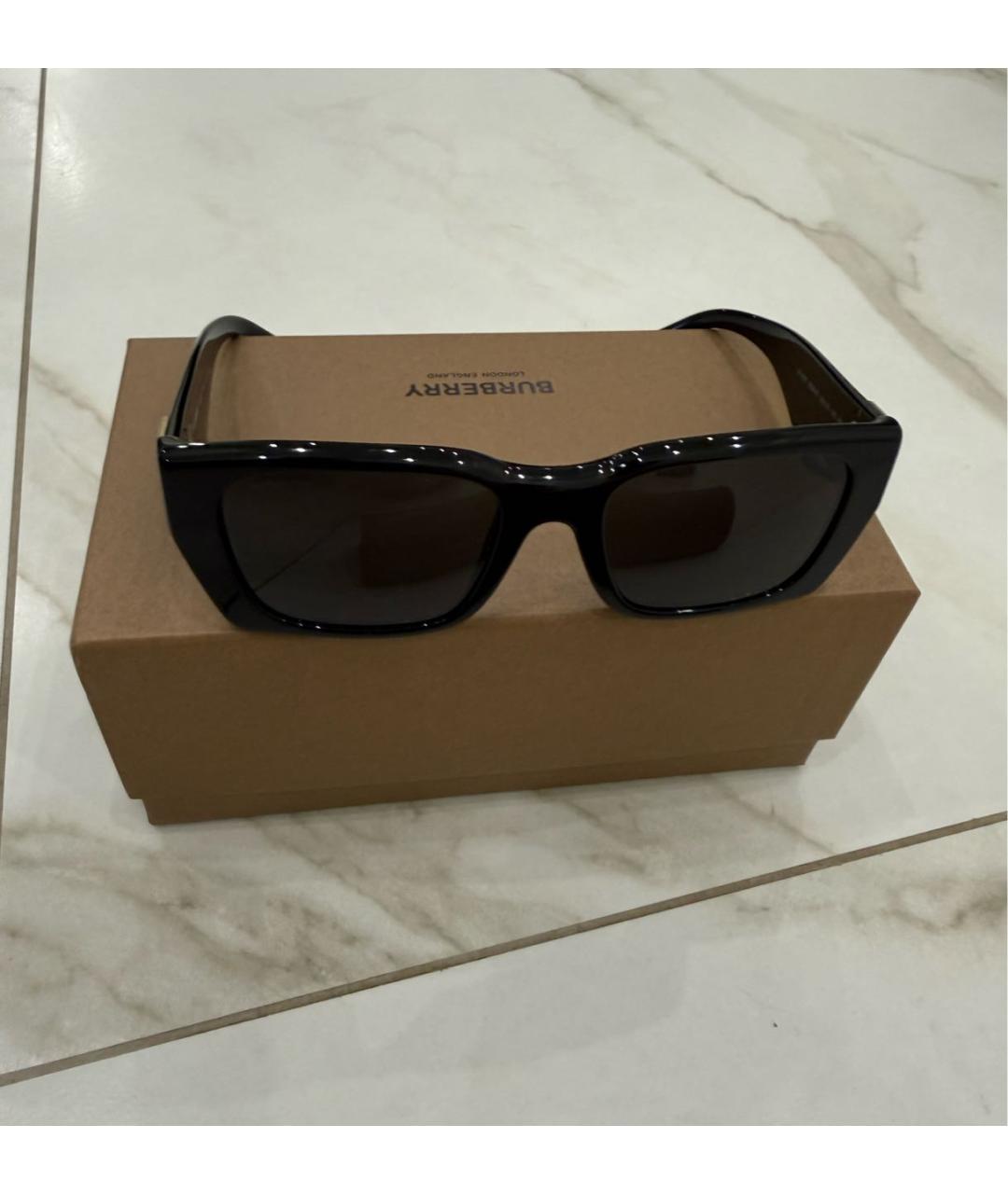 BURBERRY Черные пластиковые солнцезащитные очки, фото 5