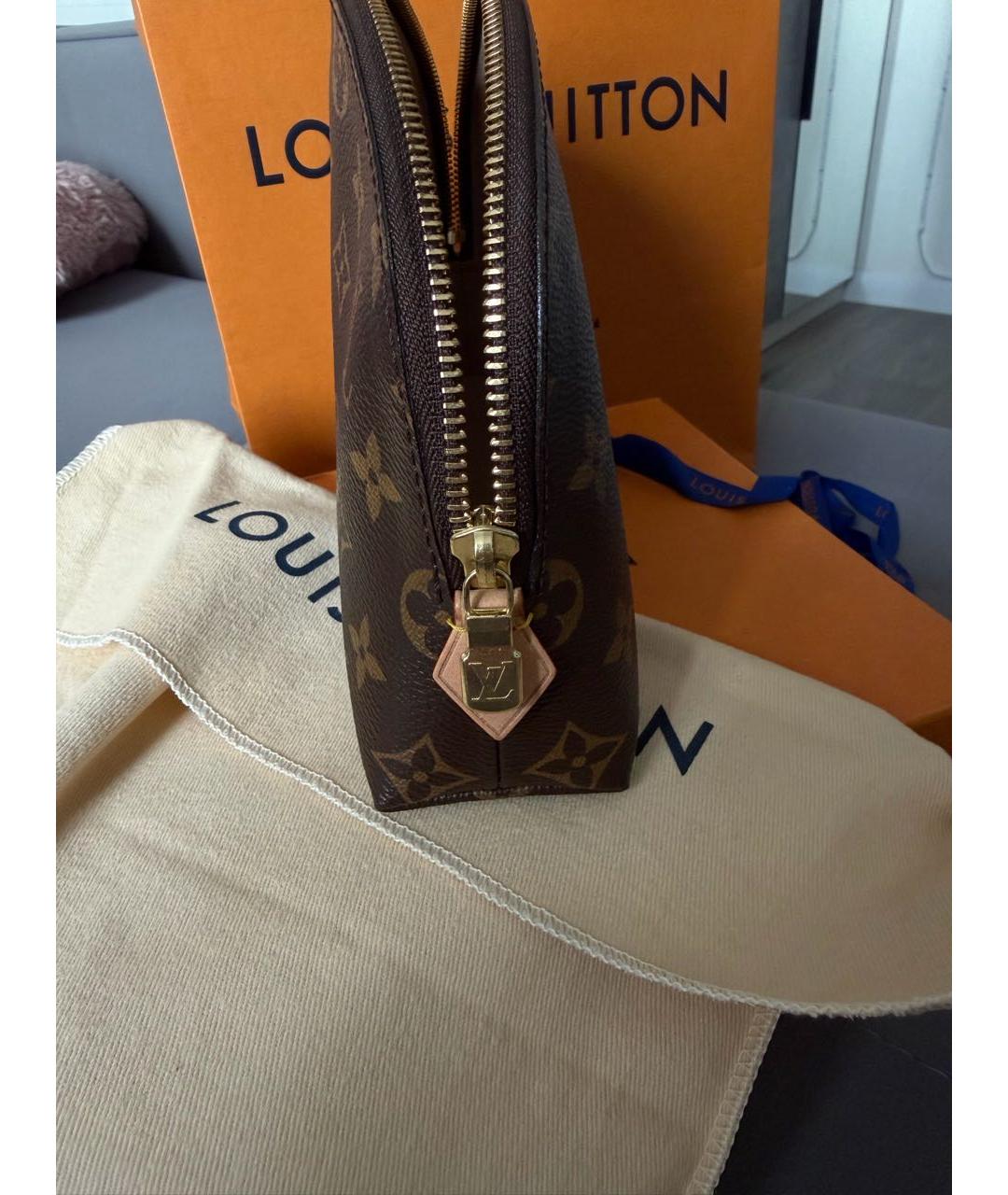 LOUIS VUITTON Коричневая кожаная косметичка, фото 2
