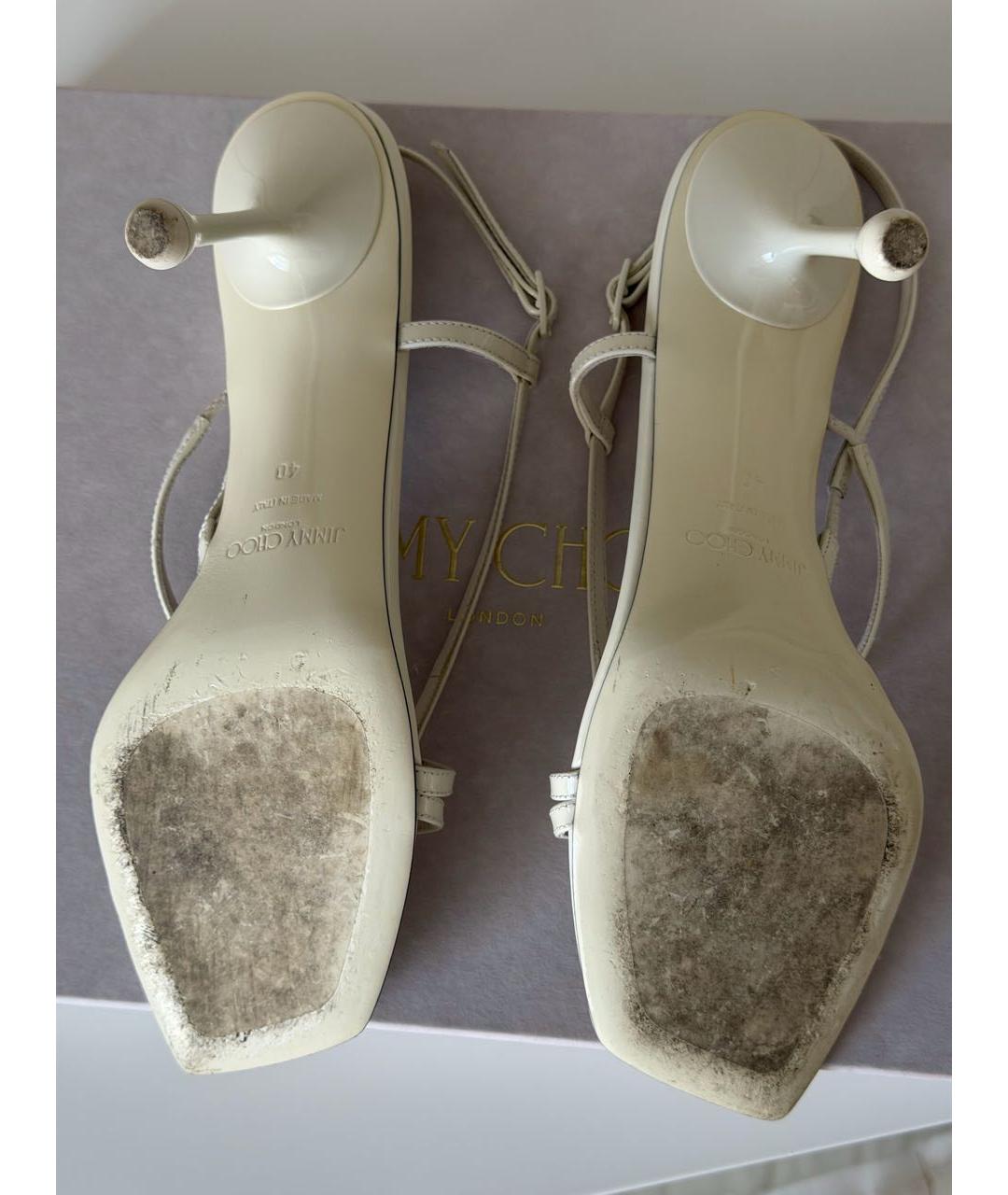 JIMMY CHOO Белые босоножки из лакированной кожи, фото 4