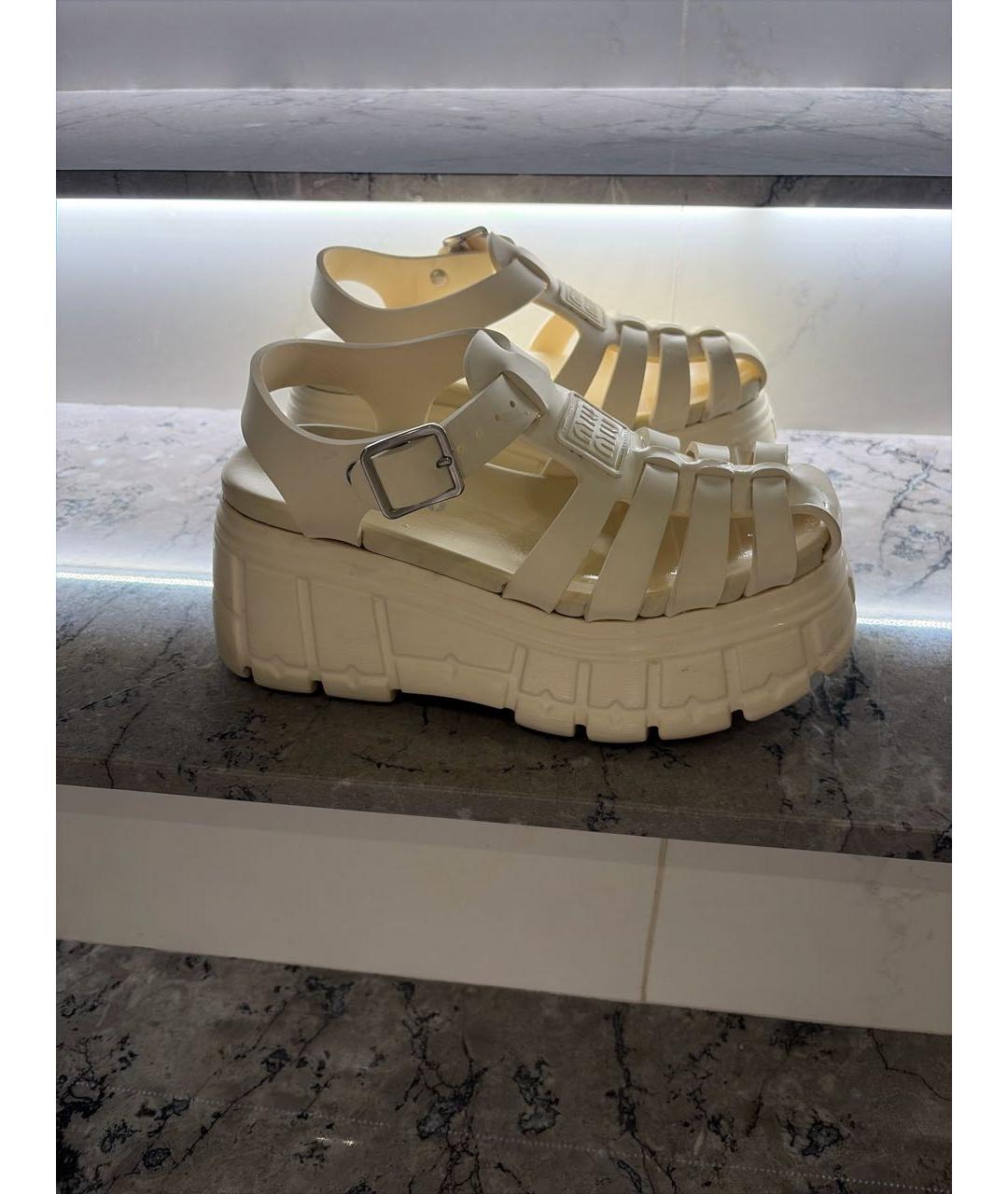 MIU MIU Бежевые резиновые босоножки, фото 5