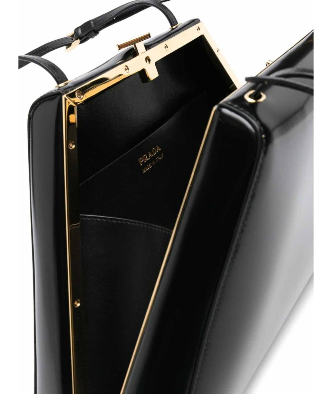 PRADA Черная сумка через плечо из лакированной кожи, фото 5