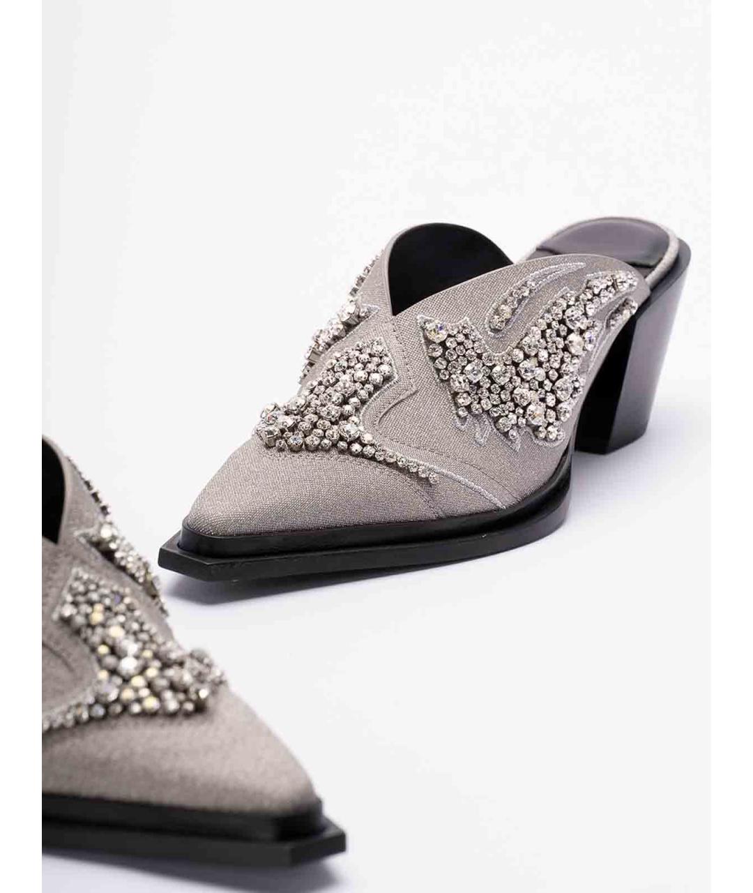 JIMMY CHOO Серебряные текстильные сабо, фото 5