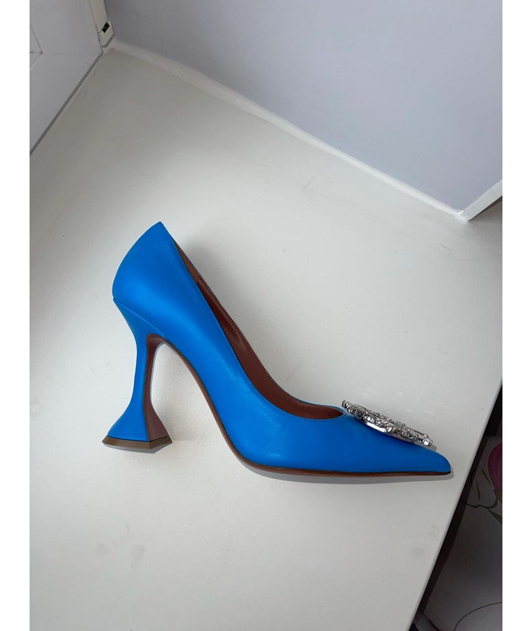 Amina Muaddi Голубые кожаные туфли, фото 6
