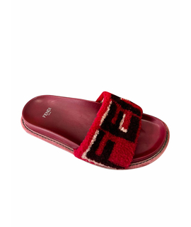 

Шлепанцы FENDI