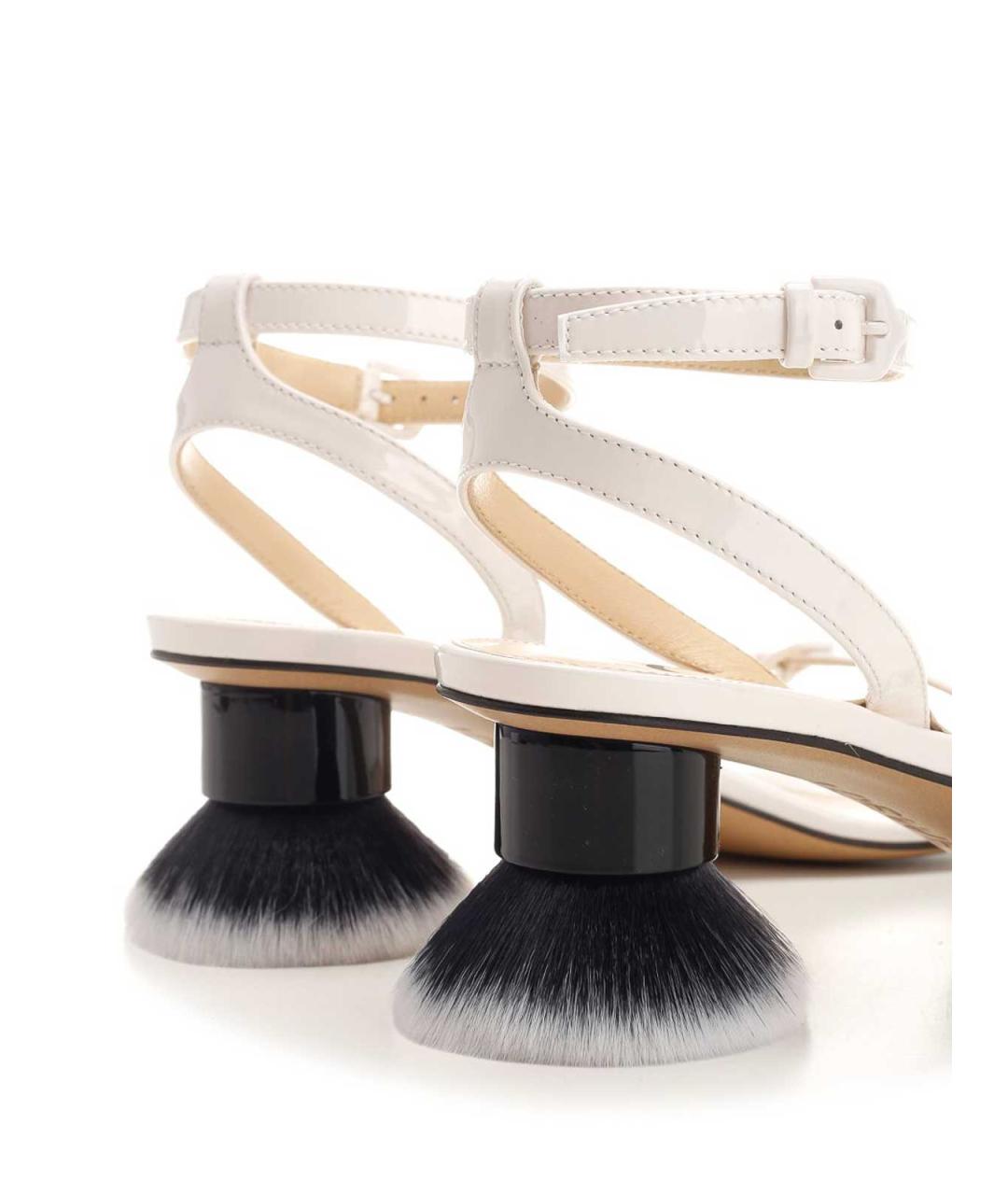 LOEWE Белые босоножки из лакированной кожи, фото 2