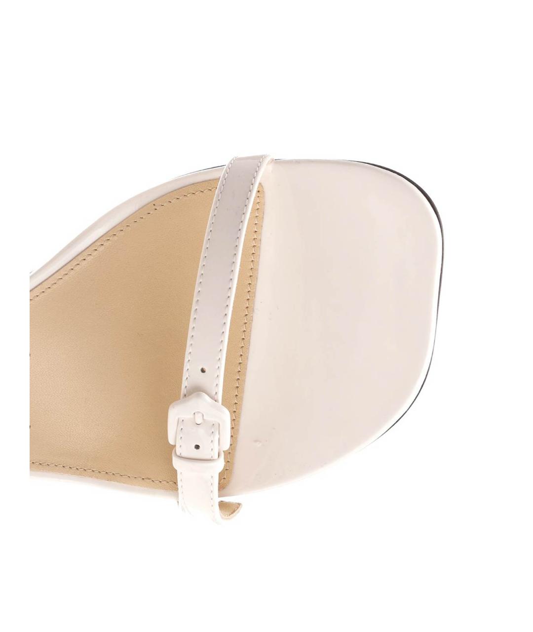 LOEWE Белые босоножки из лакированной кожи, фото 5