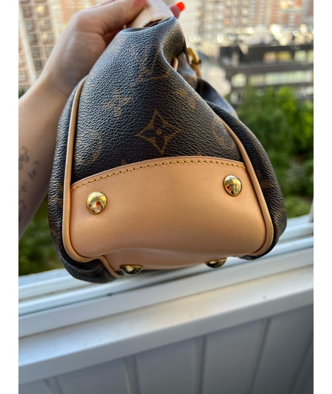 LOUIS VUITTON Бежевая кожаная сумка тоут, фото 3