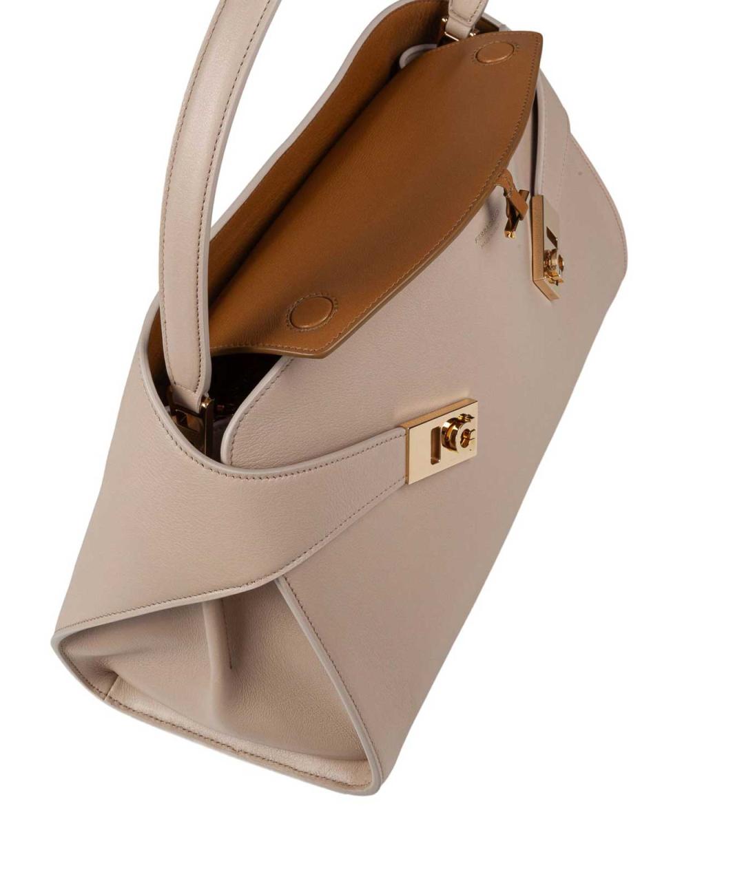 FERRAGAMO Бежевая кожаная сумка через плечо, фото 4
