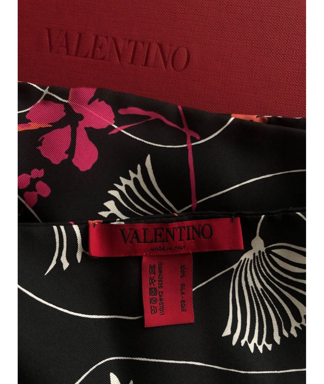 VALENTINO Черный шелковый шарф, фото 3