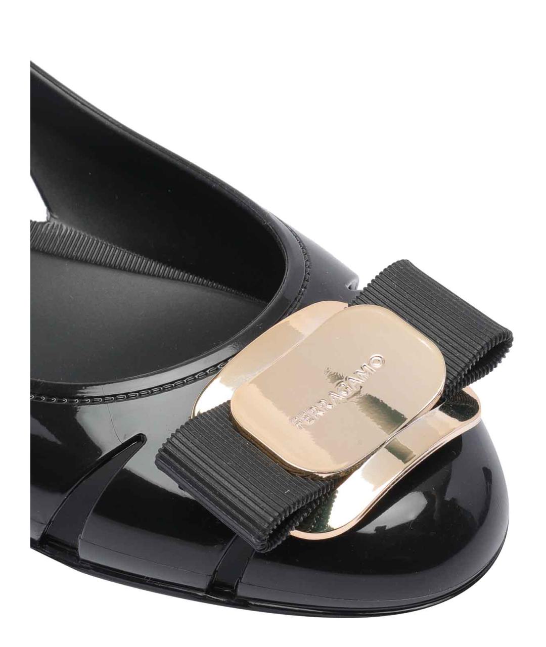 FERRAGAMO Черные резиновые балетки, фото 4