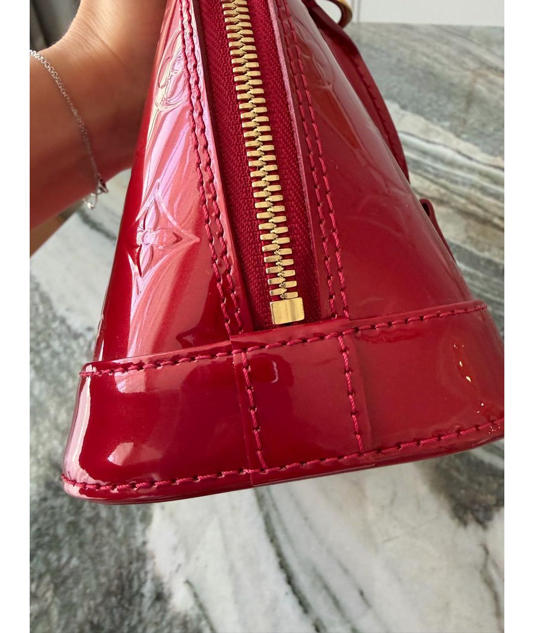 LOUIS VUITTON Красная сумка с короткими ручками из лакированной кожи, фото 2