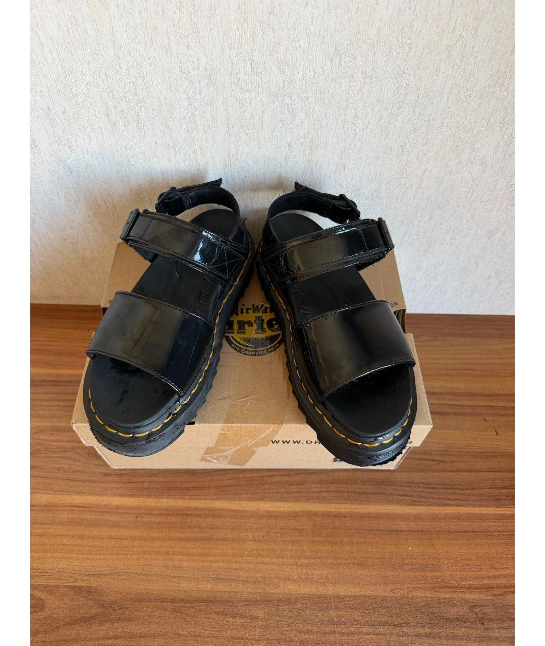 DR. MARTENS Черные босоножки из лакированной кожи, фото 2