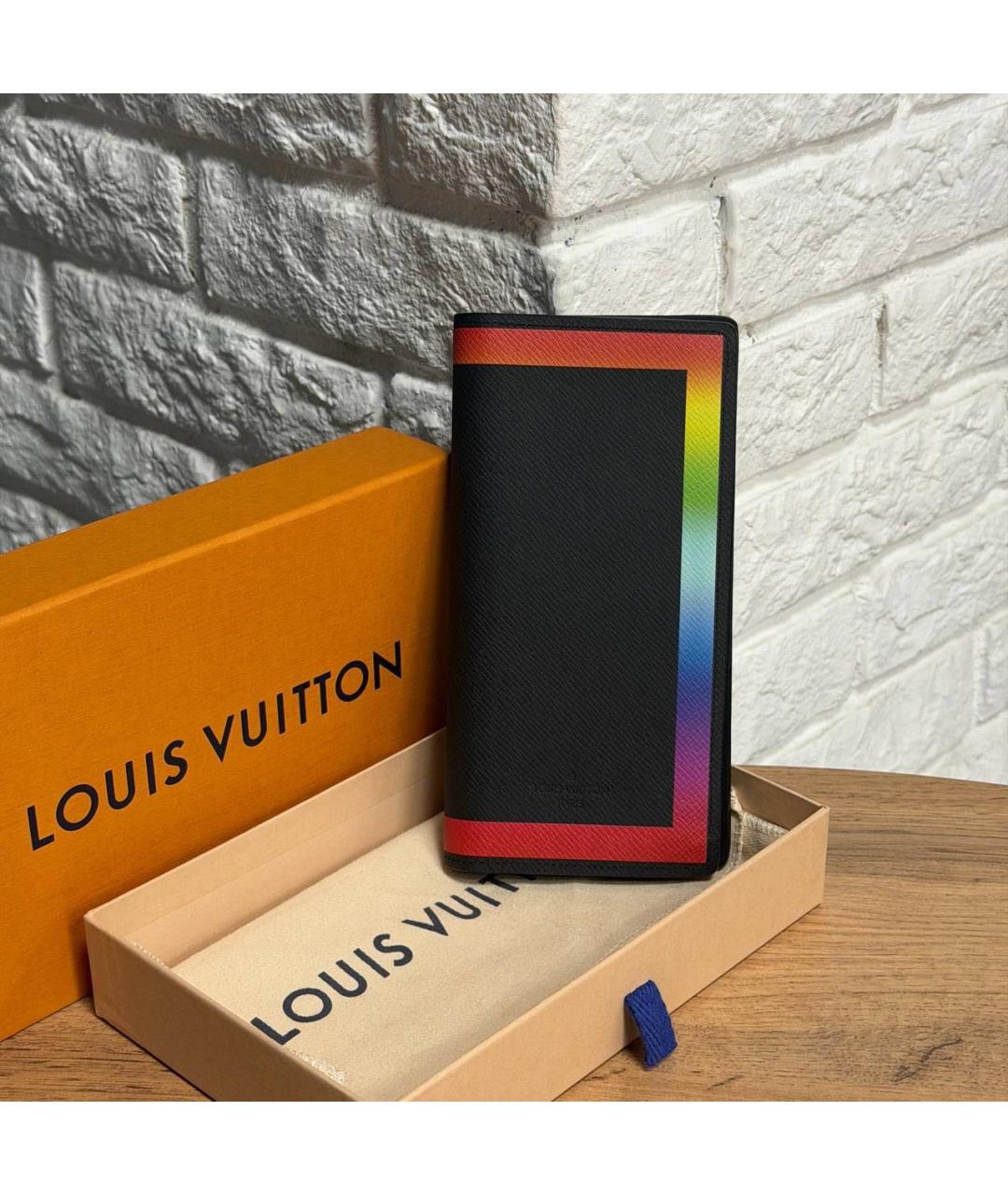 LOUIS VUITTON Черный кожаный кошелек, фото 4