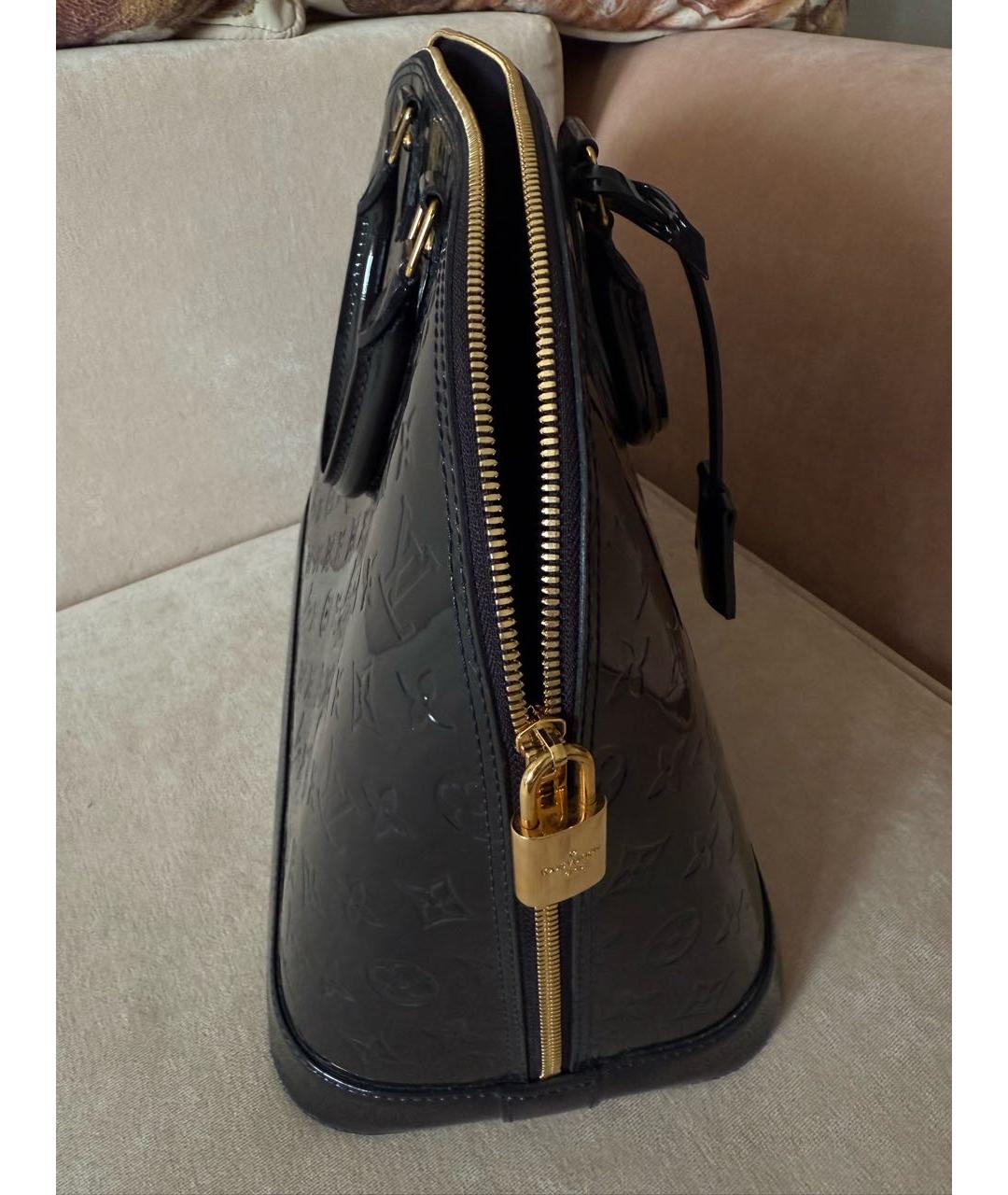 LOUIS VUITTON Черная сумка с короткими ручками из лакированной кожи, фото 5