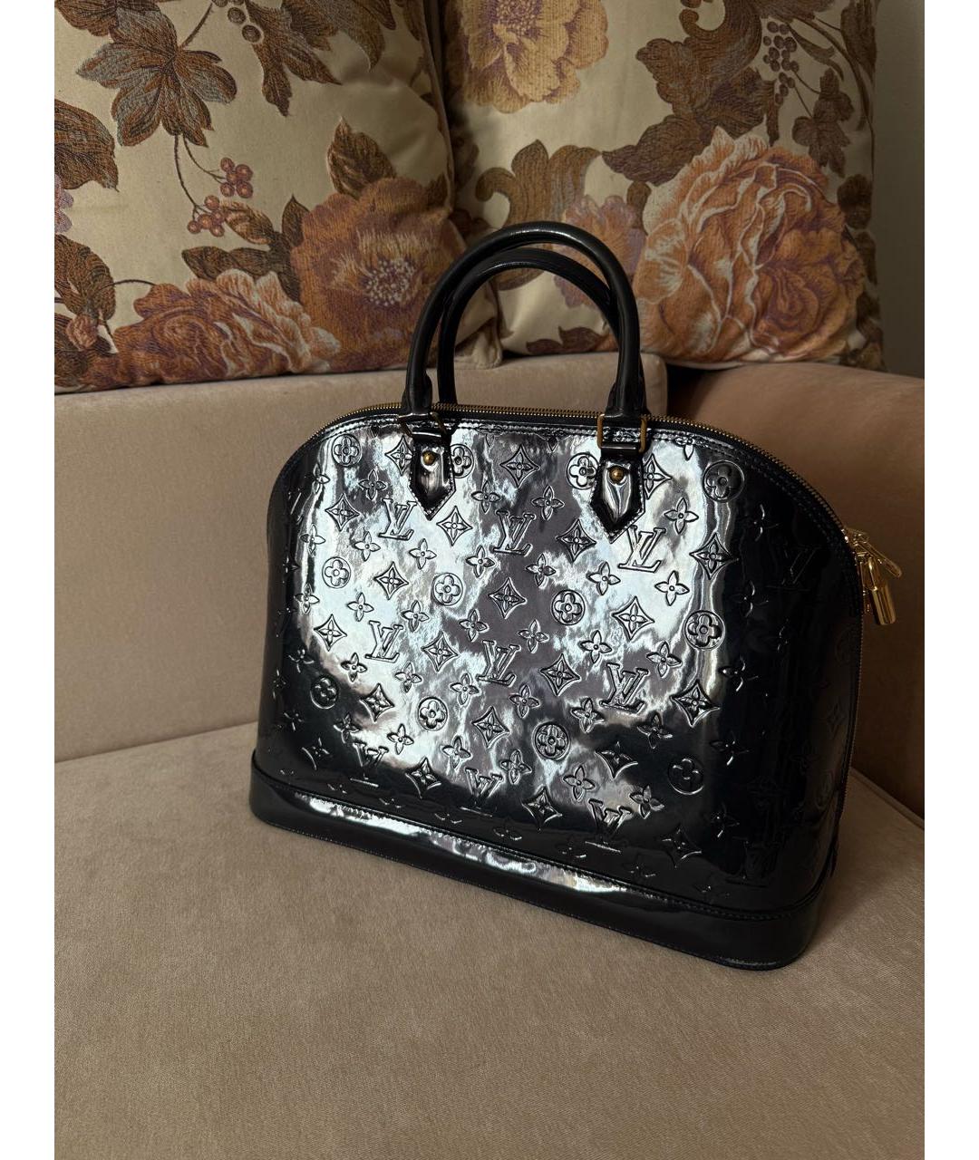 LOUIS VUITTON Черная сумка с короткими ручками из лакированной кожи, фото 3