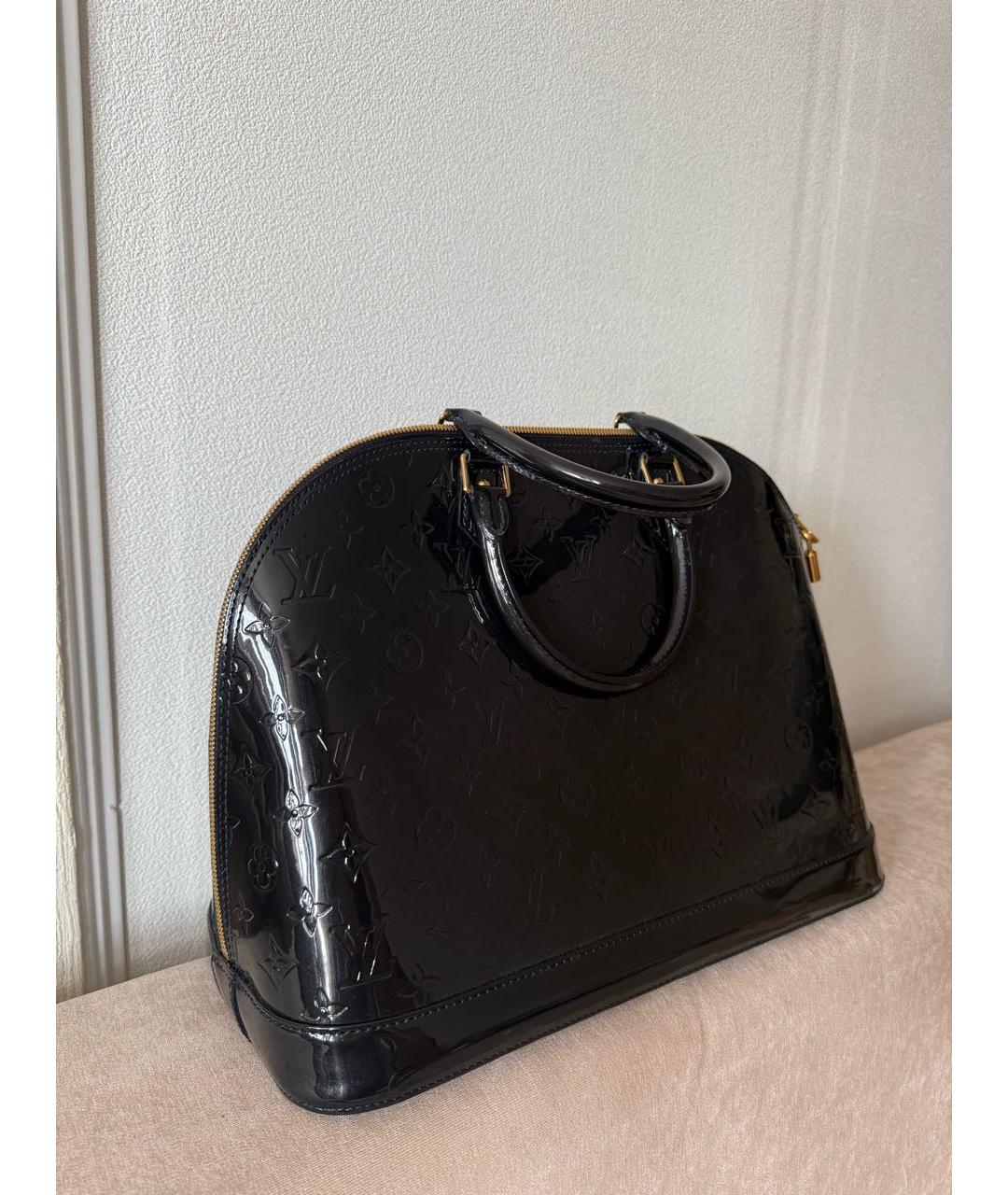 LOUIS VUITTON Черная сумка с короткими ручками из лакированной кожи, фото 2