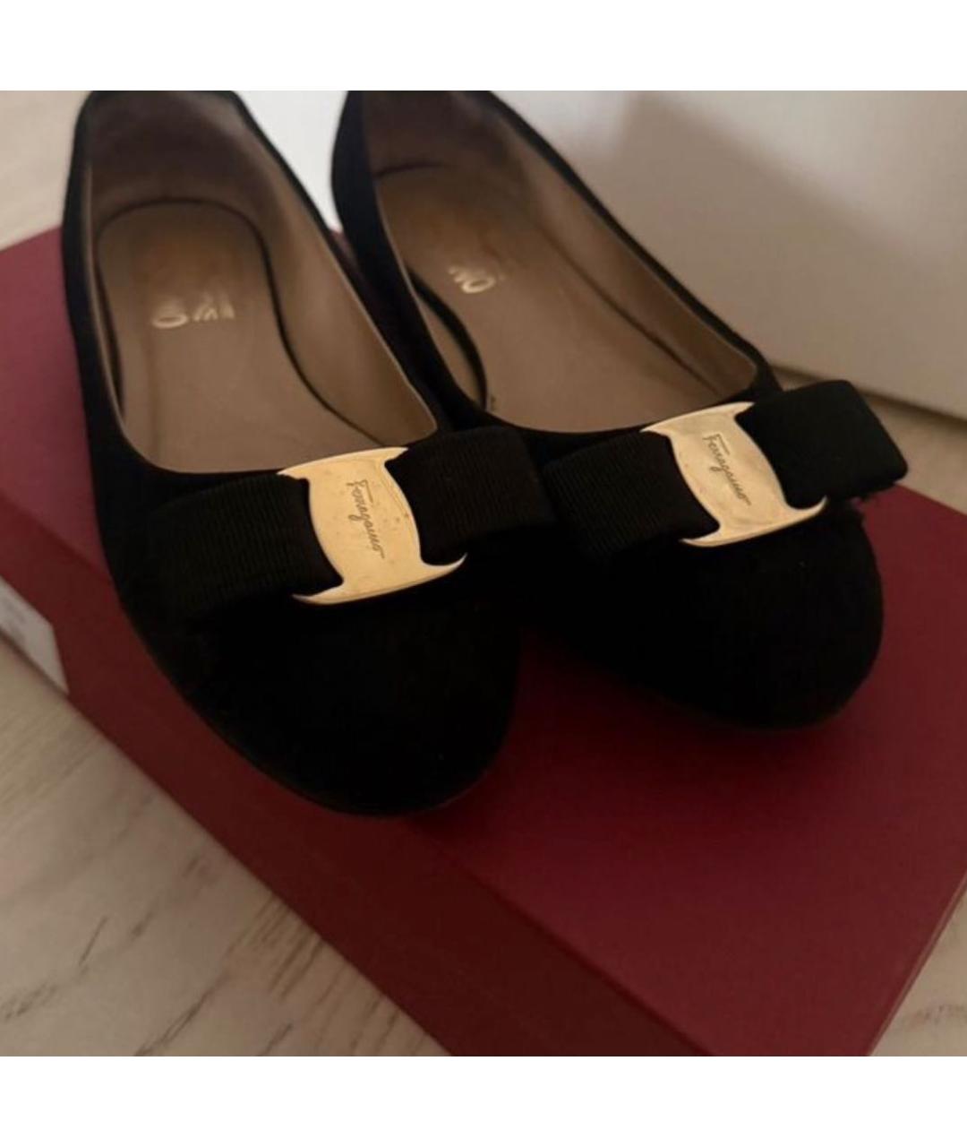FERRAGAMO Черные бархатные балетки, фото 2