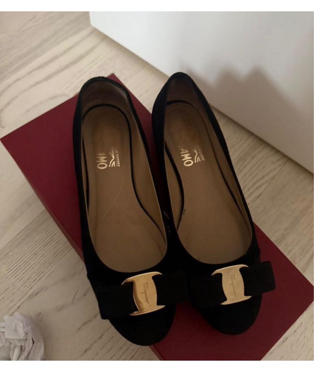 FERRAGAMO Черные бархатные балетки, фото 3