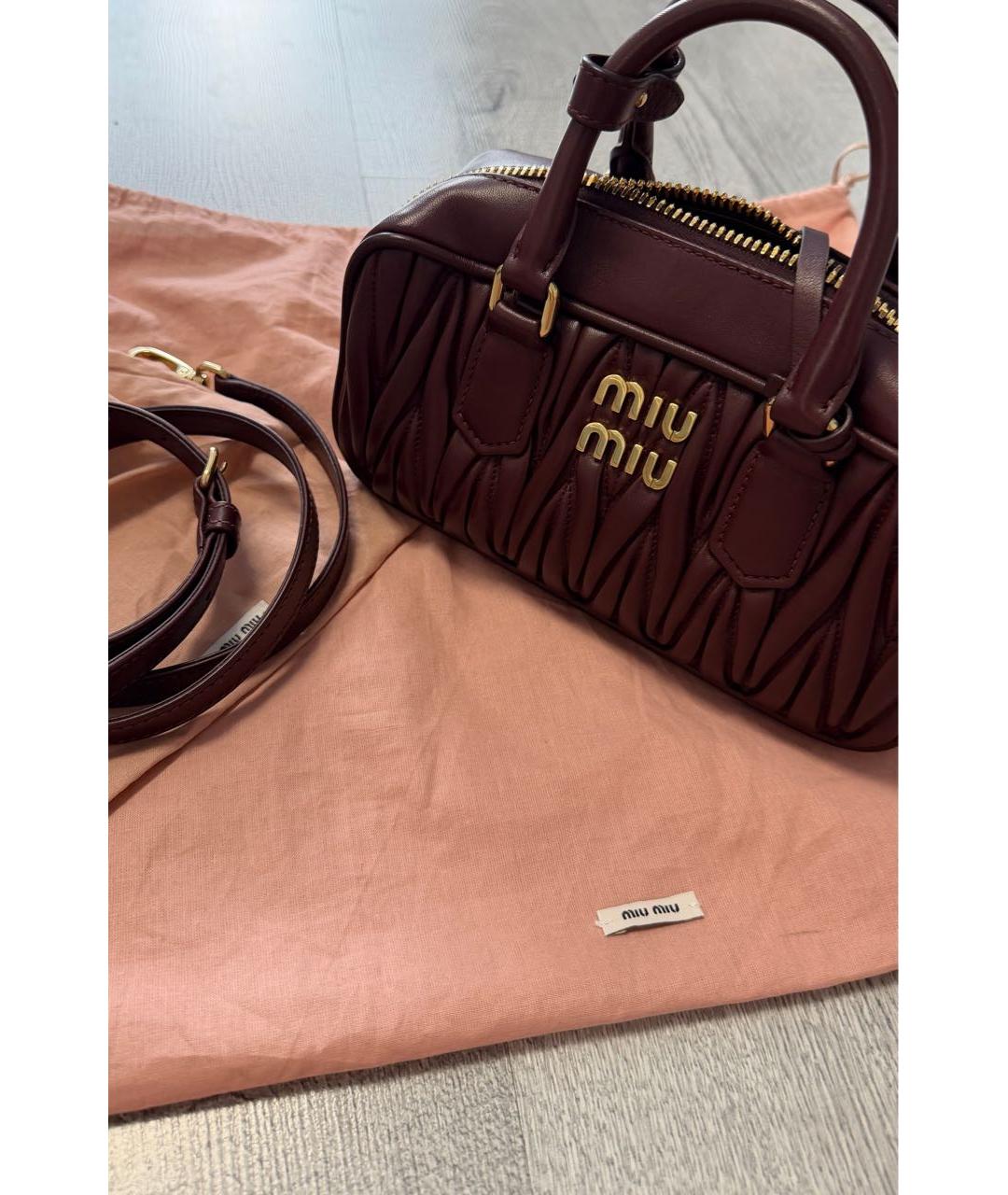 MIU MIU Бордовая кожаная сумка с короткими ручками, фото 2