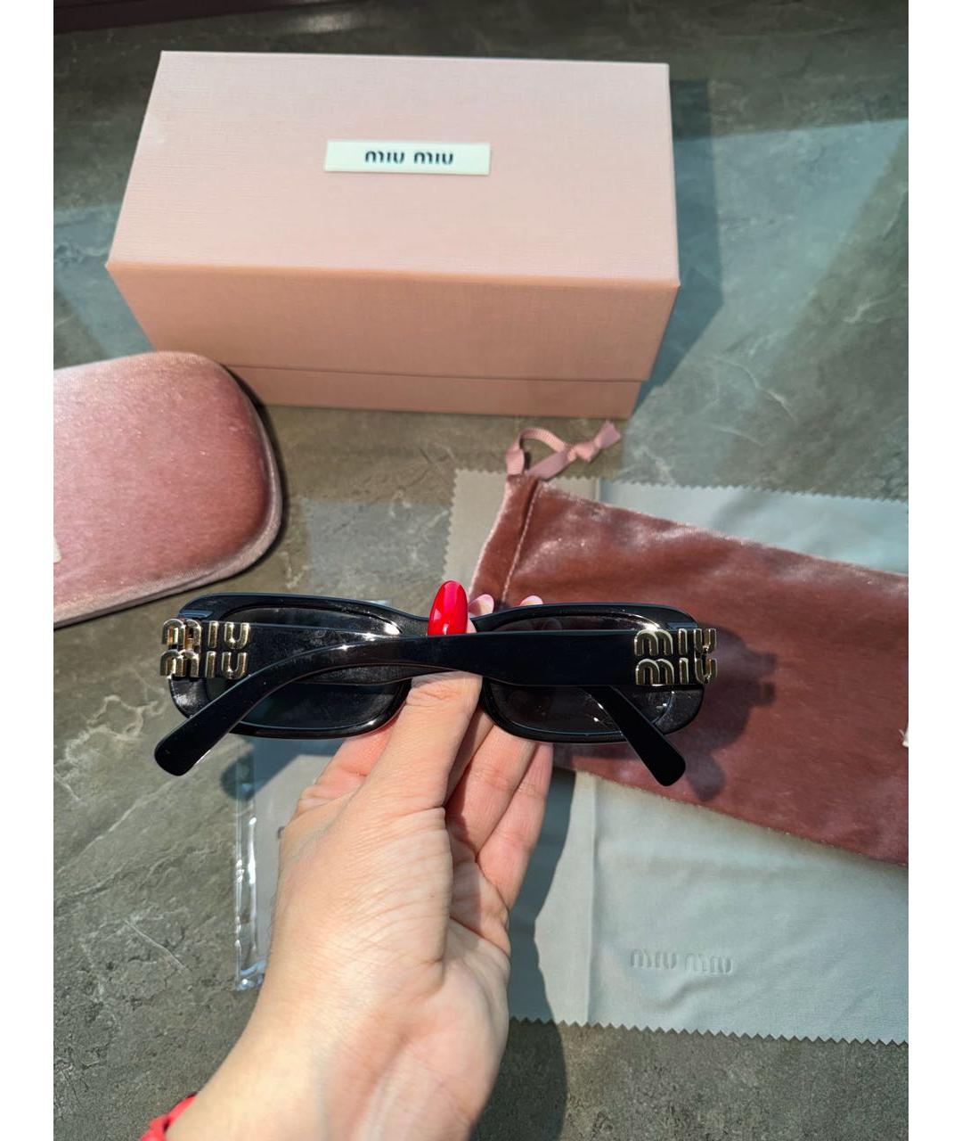 MIU MIU Черные пластиковые солнцезащитные очки, фото 2