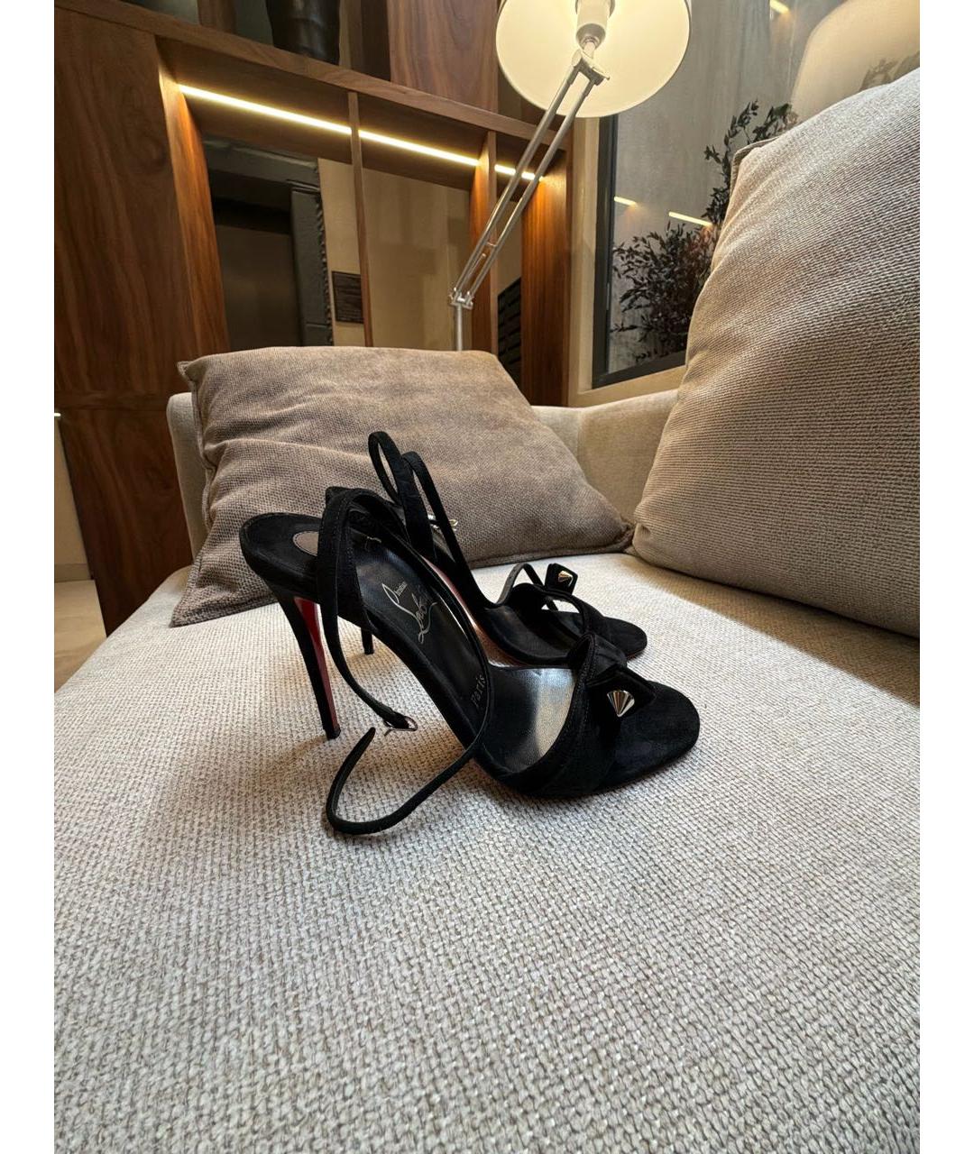 CHRISTIAN LOUBOUTIN Черные замшевые босоножки, фото 4
