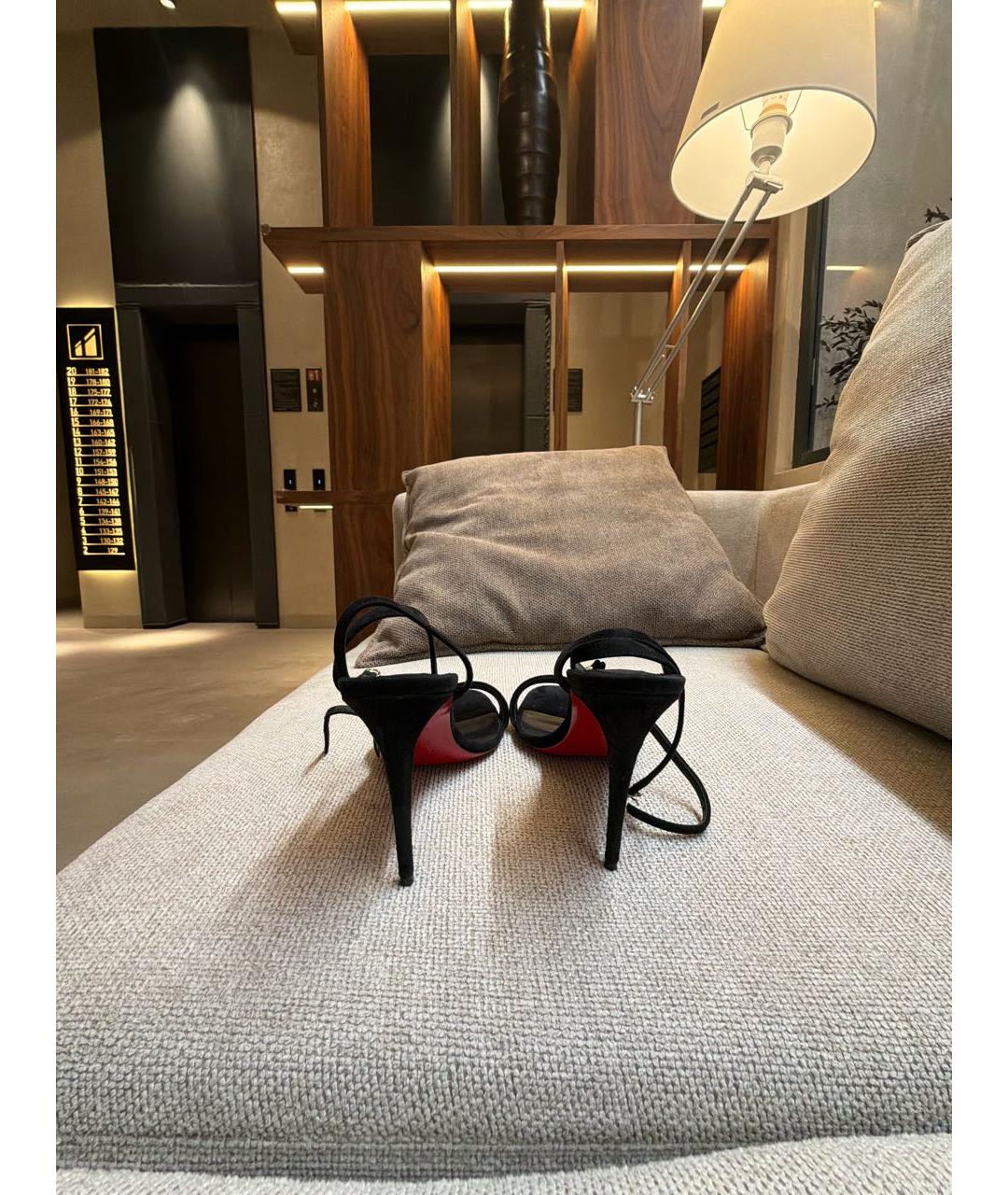 CHRISTIAN LOUBOUTIN Черные замшевые босоножки, фото 3