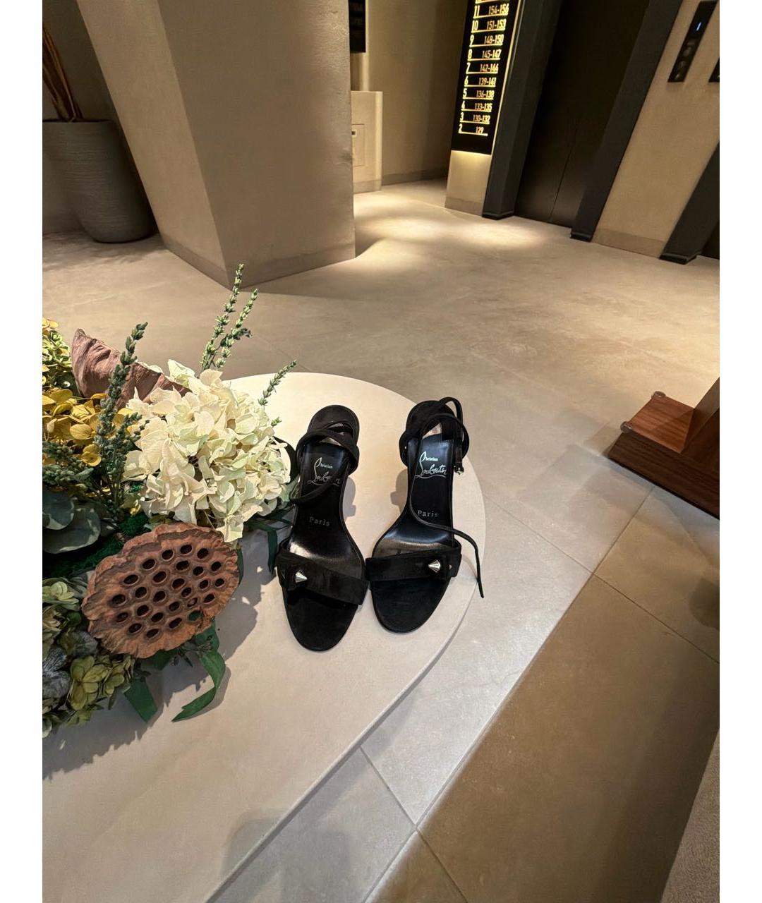 CHRISTIAN LOUBOUTIN Черные замшевые босоножки, фото 2