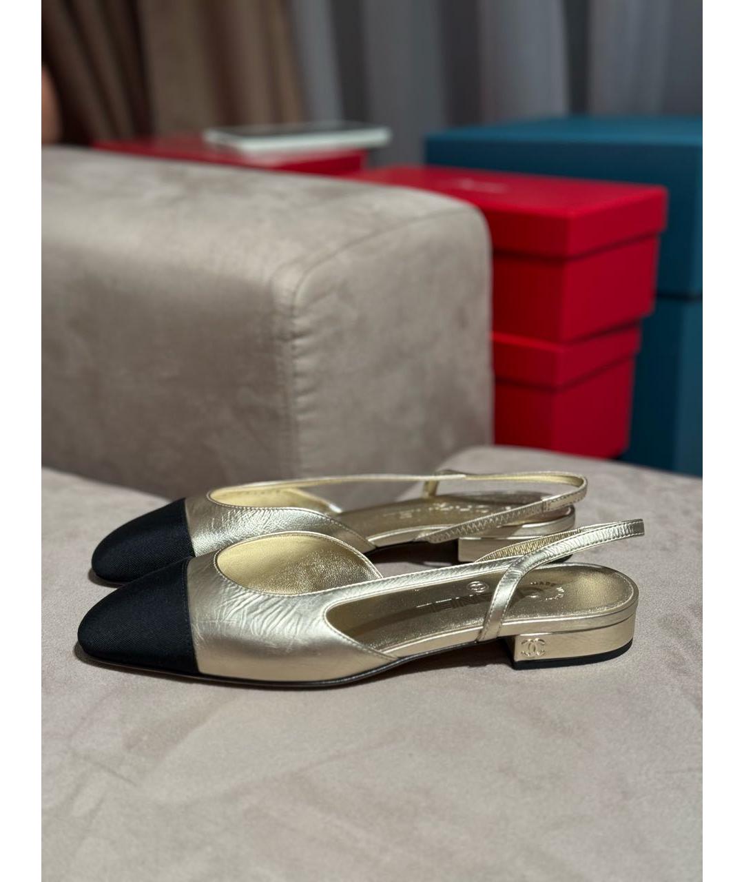 CHANEL Золотые кожаные туфли, фото 6