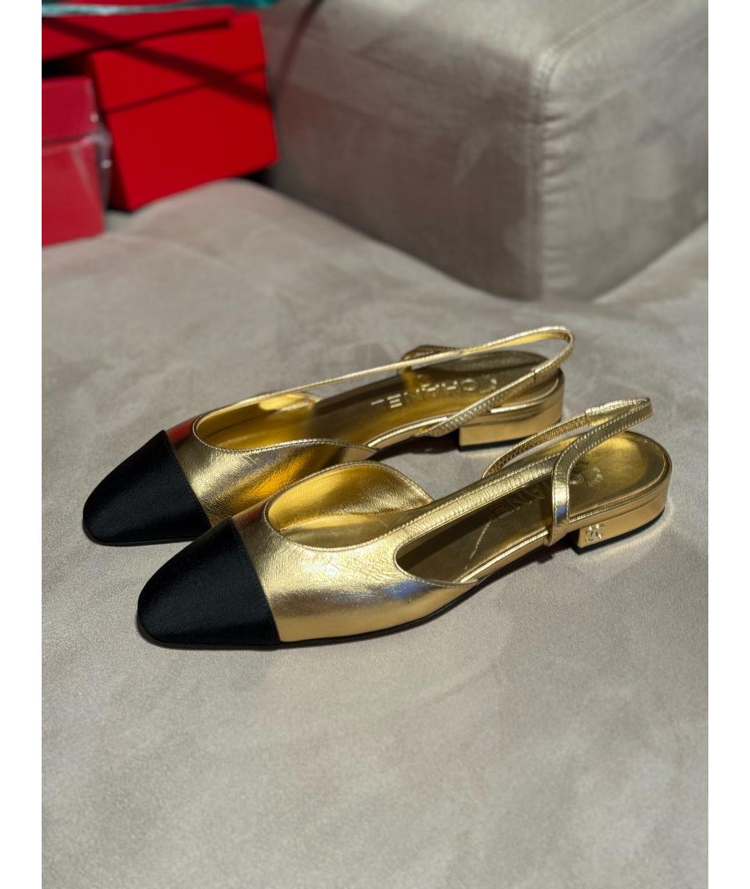 CHANEL Золотые кожаные туфли, фото 2