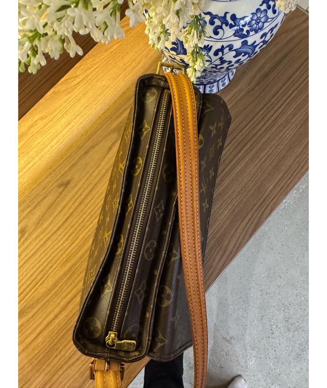 LOUIS VUITTON Коричневая кожаная сумка через плечо, фото 5