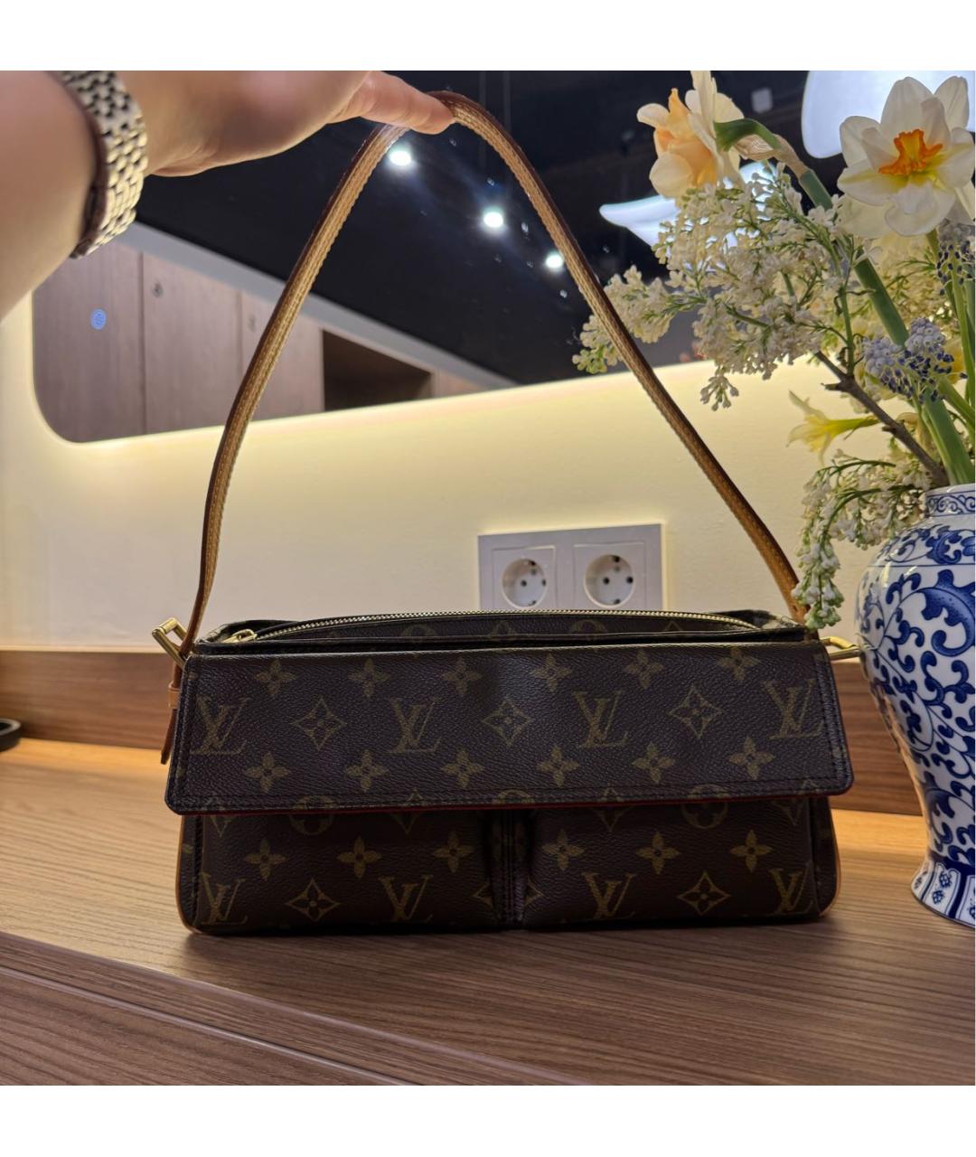 LOUIS VUITTON Коричневая кожаная сумка через плечо, фото 8