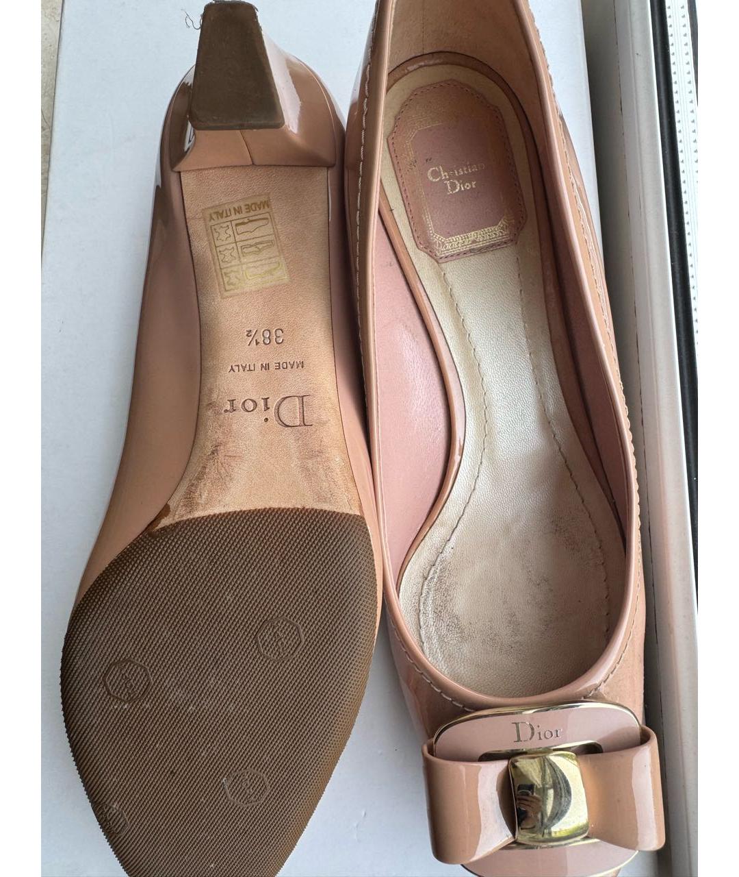 CHRISTIAN DIOR Розовые лодочки на низком каблуке из лакированной кожи, фото 4