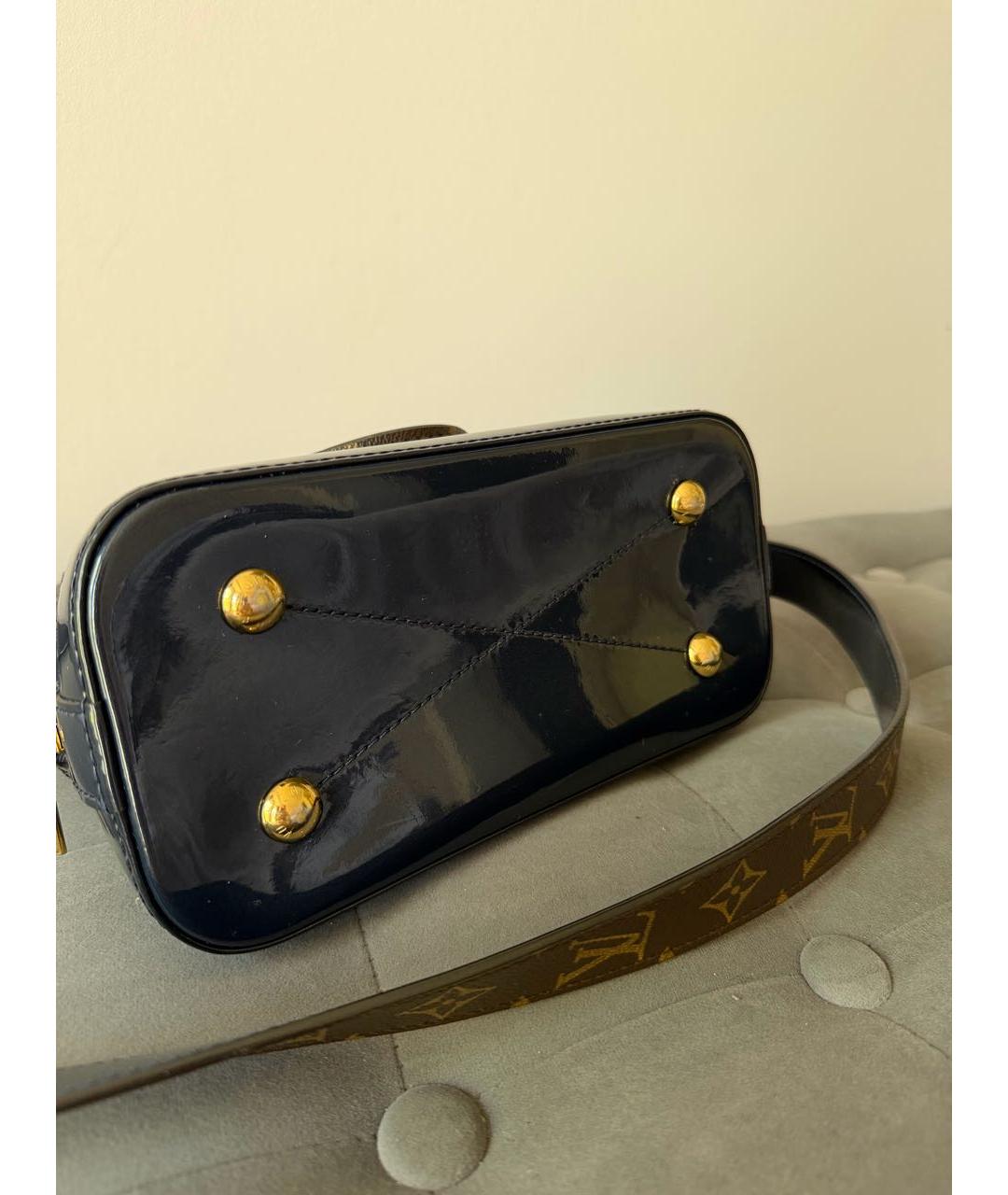 LOUIS VUITTON Темно-синяя сумка с короткими ручками из лакированной кожи, фото 5