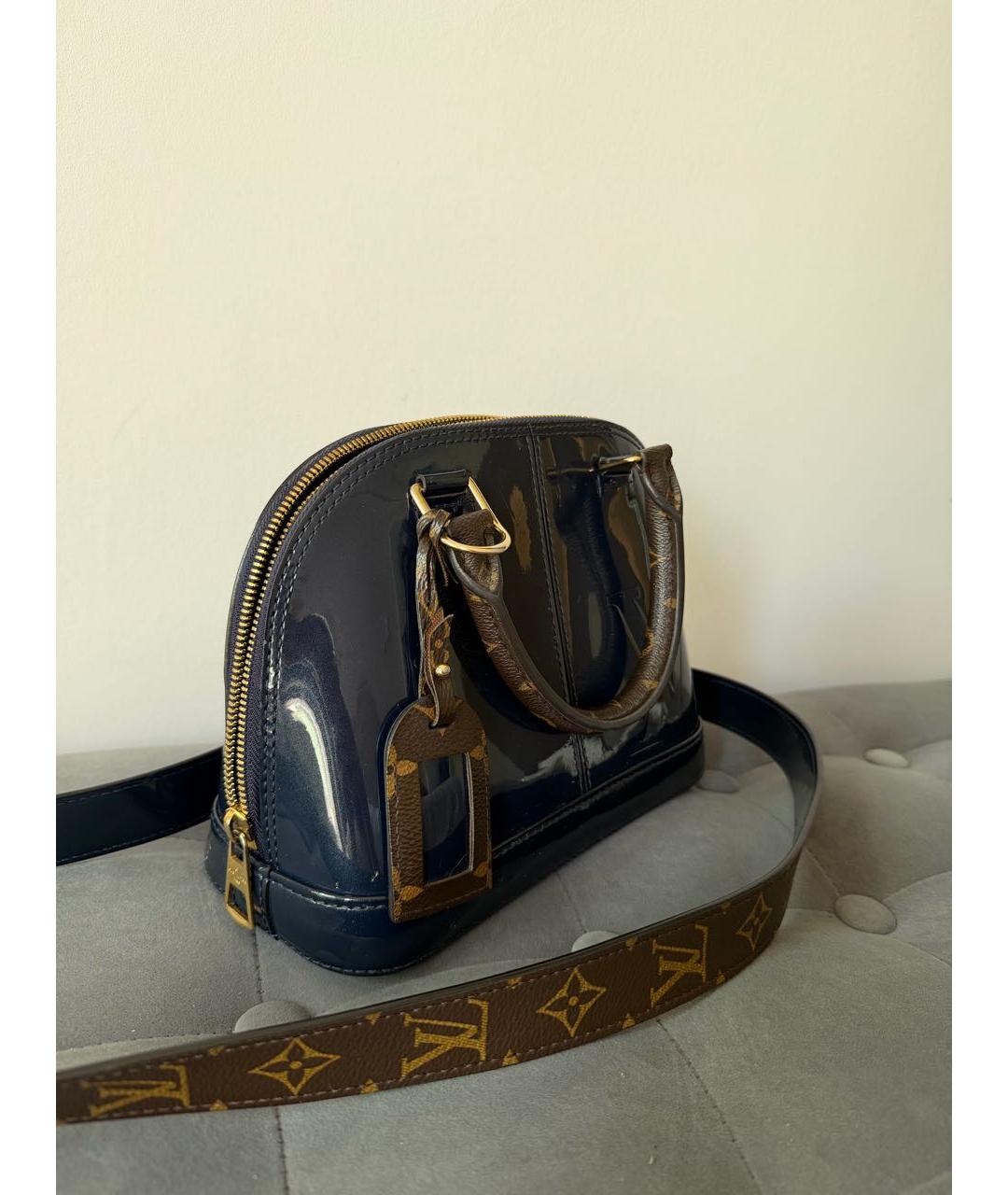 LOUIS VUITTON Темно-синяя сумка с короткими ручками из лакированной кожи, фото 2