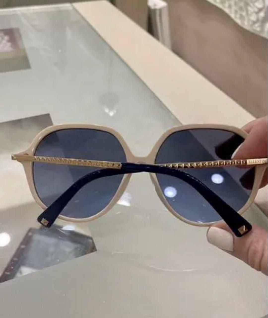 VALENTINO Бежевые пластиковые солнцезащитные очки, фото 2