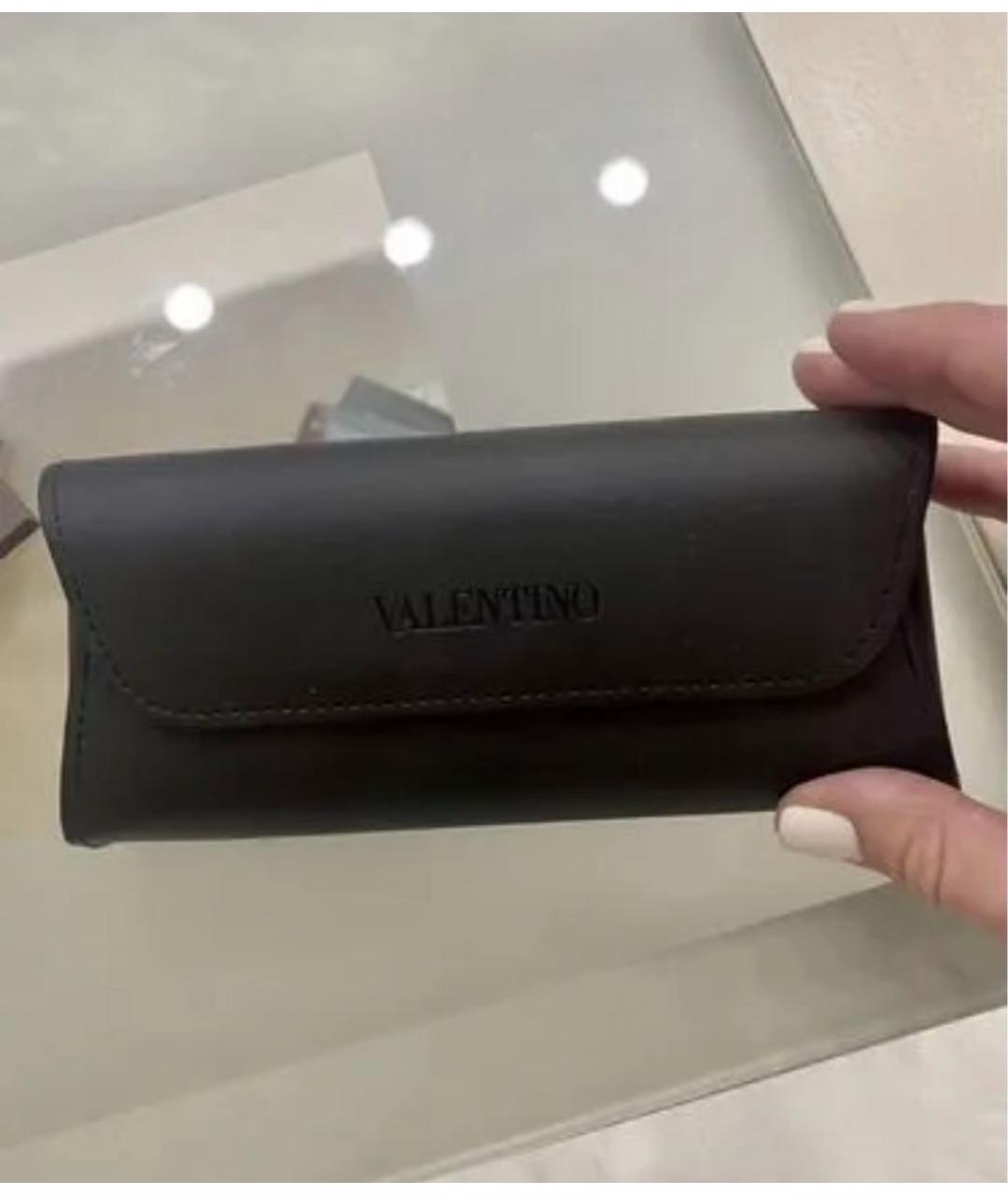 VALENTINO Бежевые пластиковые солнцезащитные очки, фото 5