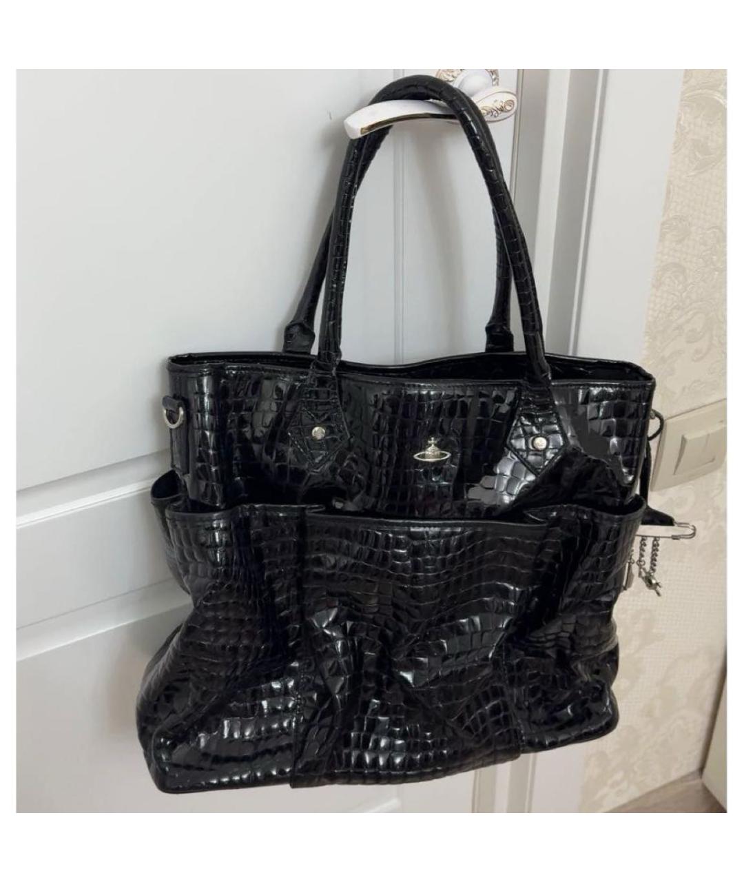 VIVIENNE WESTWOOD Черная сумка через плечо из лакированной кожи, фото 6