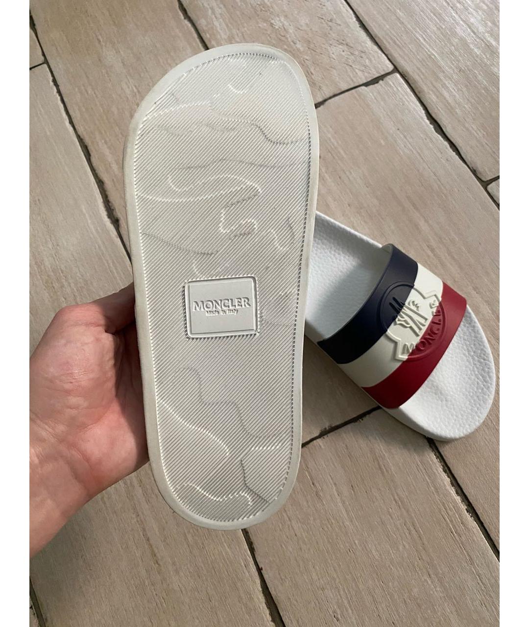 MONCLER Белые резиновые шлепанцы, фото 8