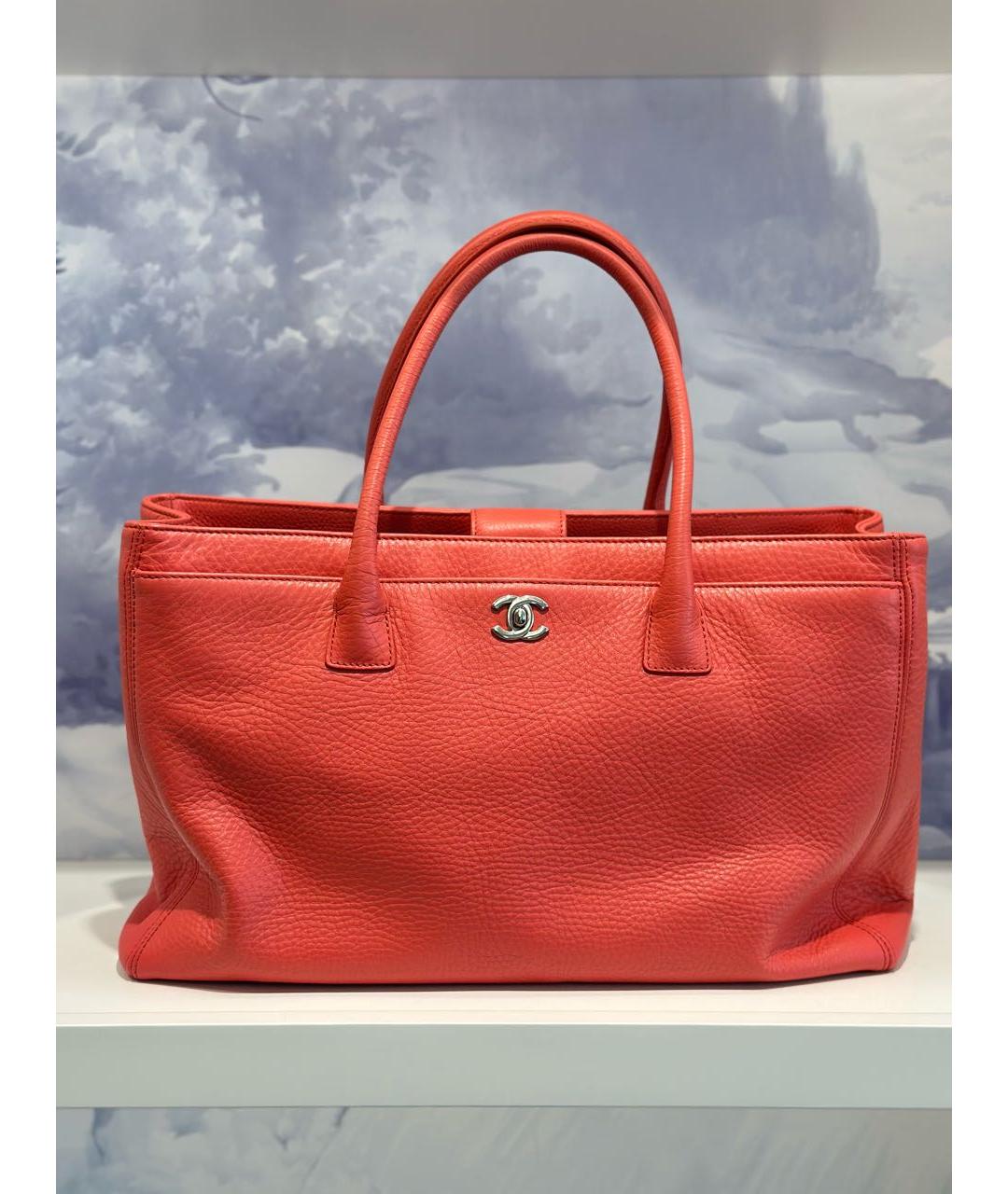 CHANEL Коралловая кожаная сумка с короткими ручками, фото 8