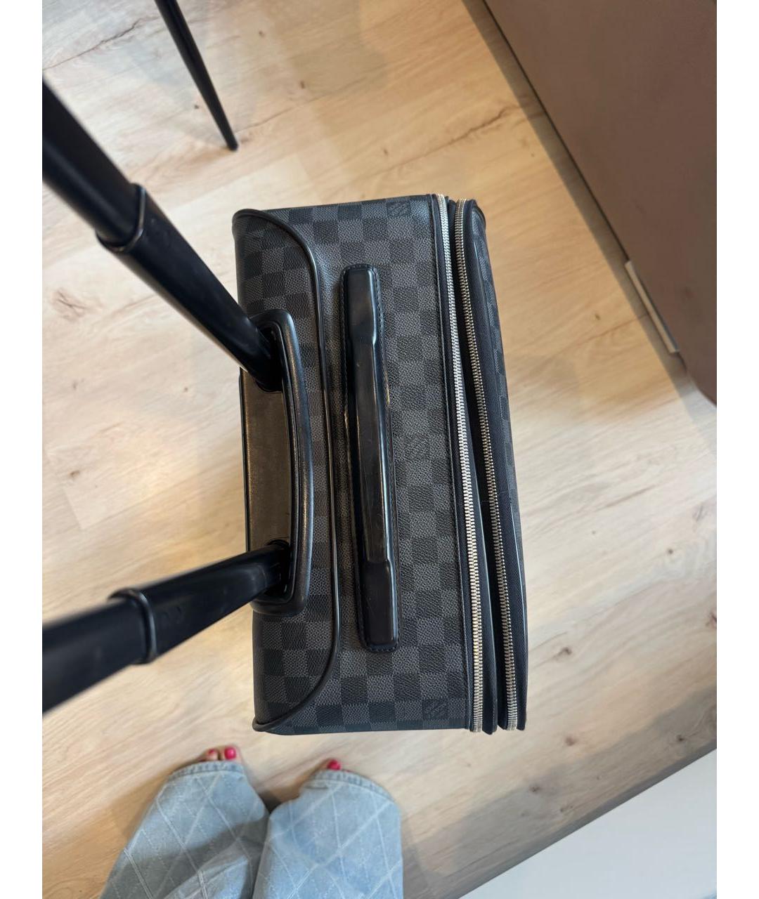 LOUIS VUITTON Антрацитовый кожаный чемодан, фото 8