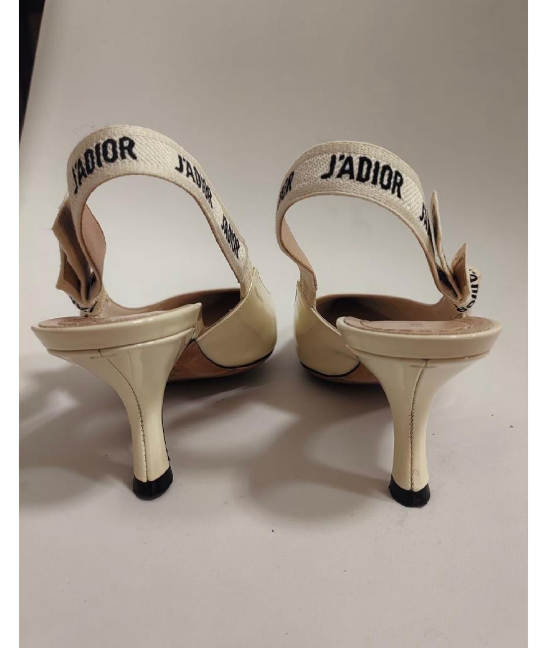 CHRISTIAN DIOR Белые туфли из лакированной кожи, фото 4