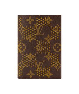 LOUIS VUITTON Обложка/футляр