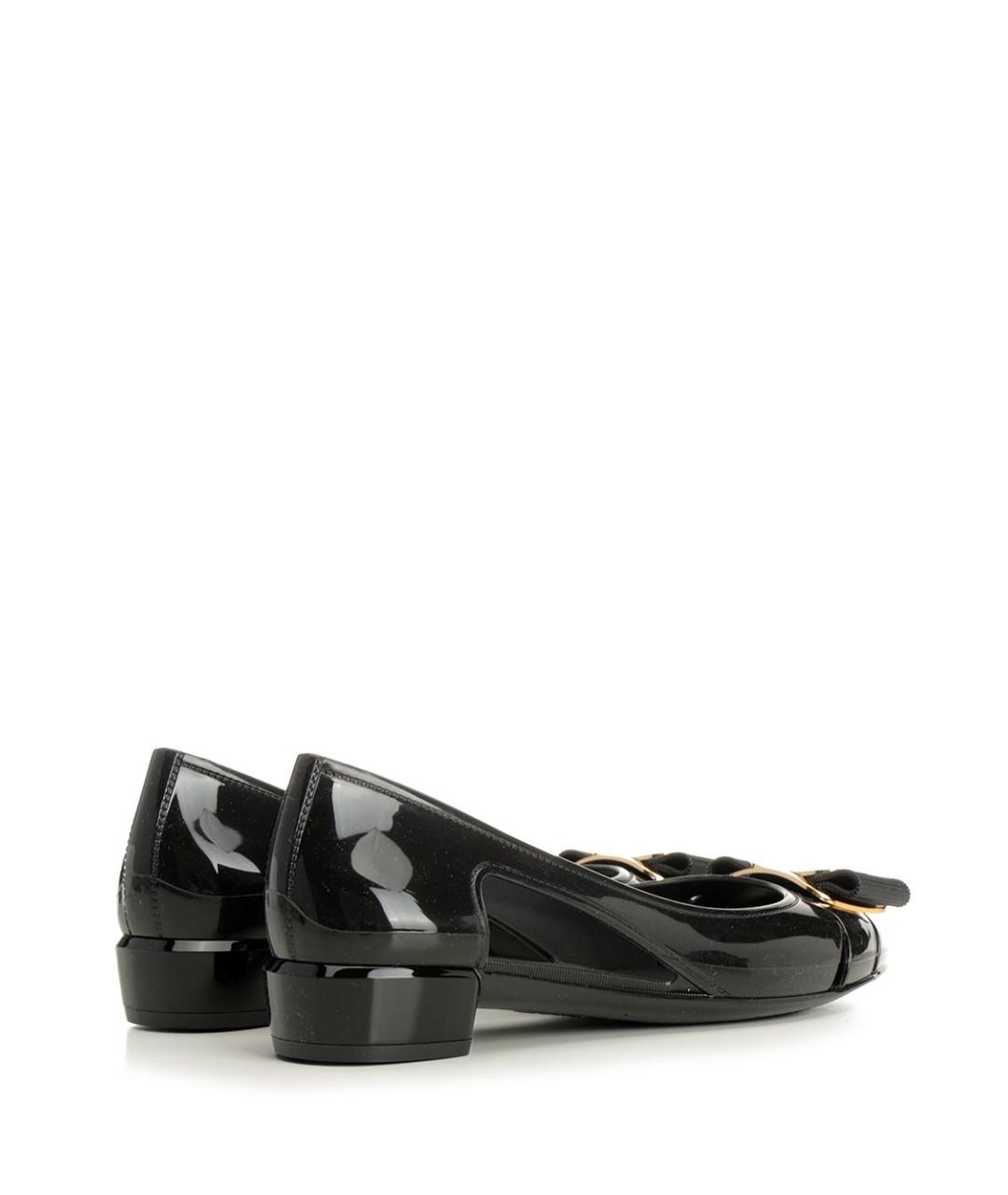FERRAGAMO Черные резиновые балетки, фото 3