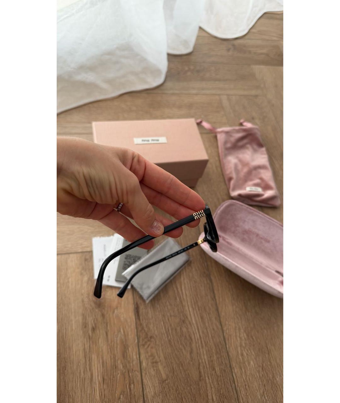 MIU MIU Черные пластиковые солнцезащитные очки, фото 2