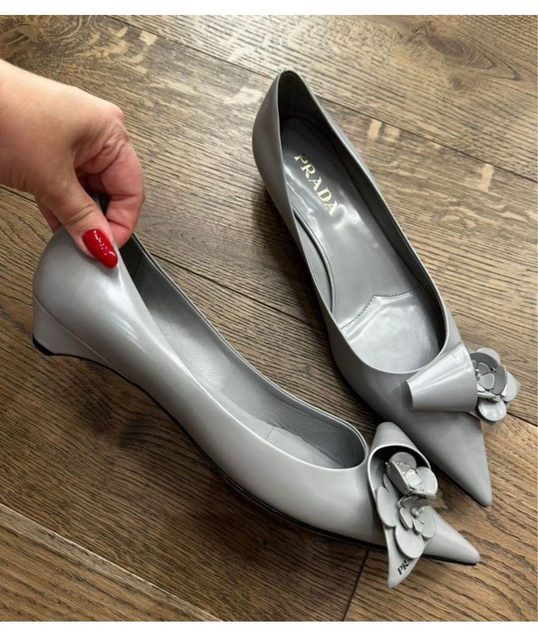 PRADA Серые кожаные лодочки на низком каблуке, фото 3